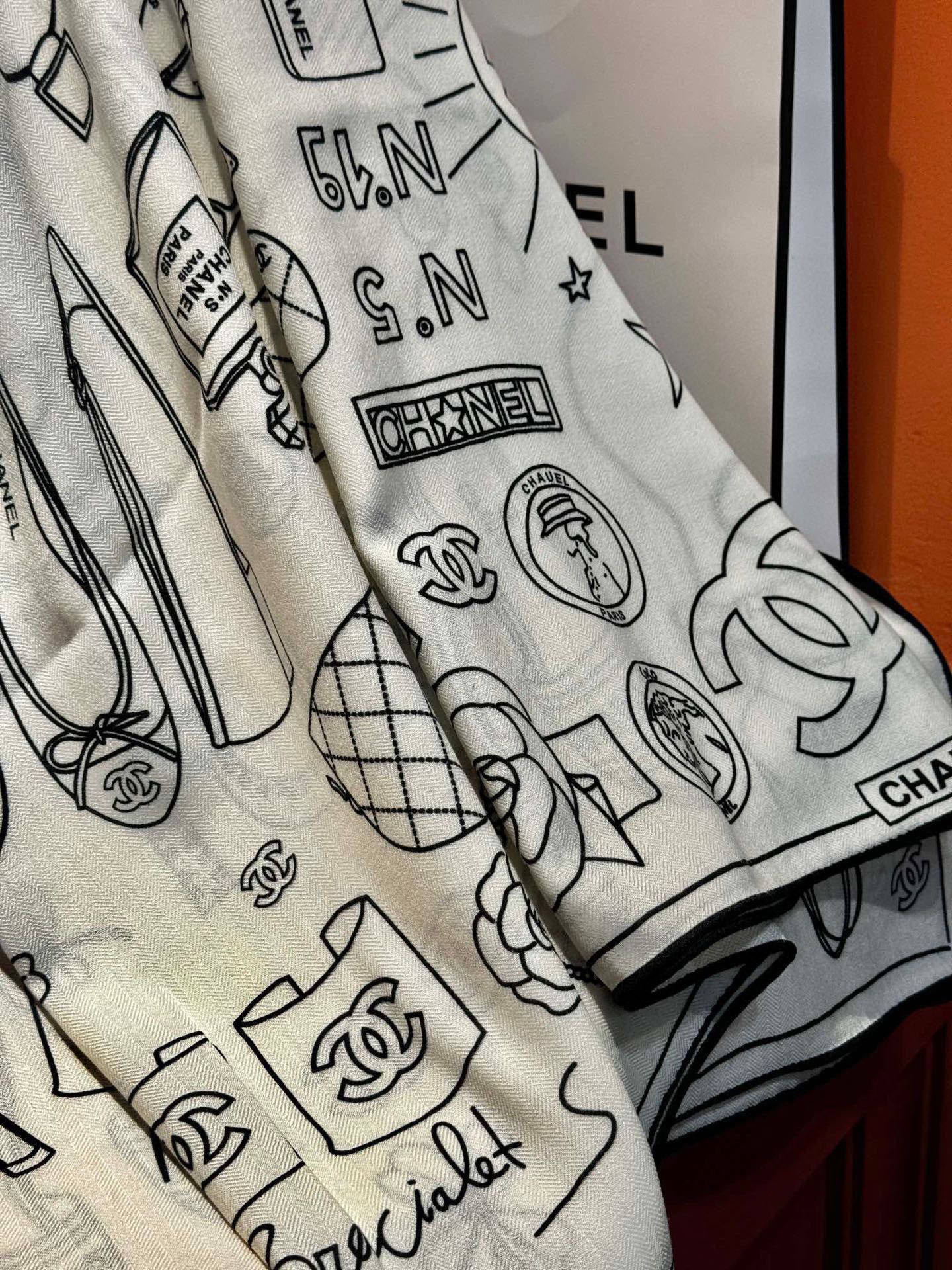 【升级双面同色 加密面料】 上新❤️ 140*140台版印花 黑白二色 高级都市新贵！山茶花的再一次邂逅