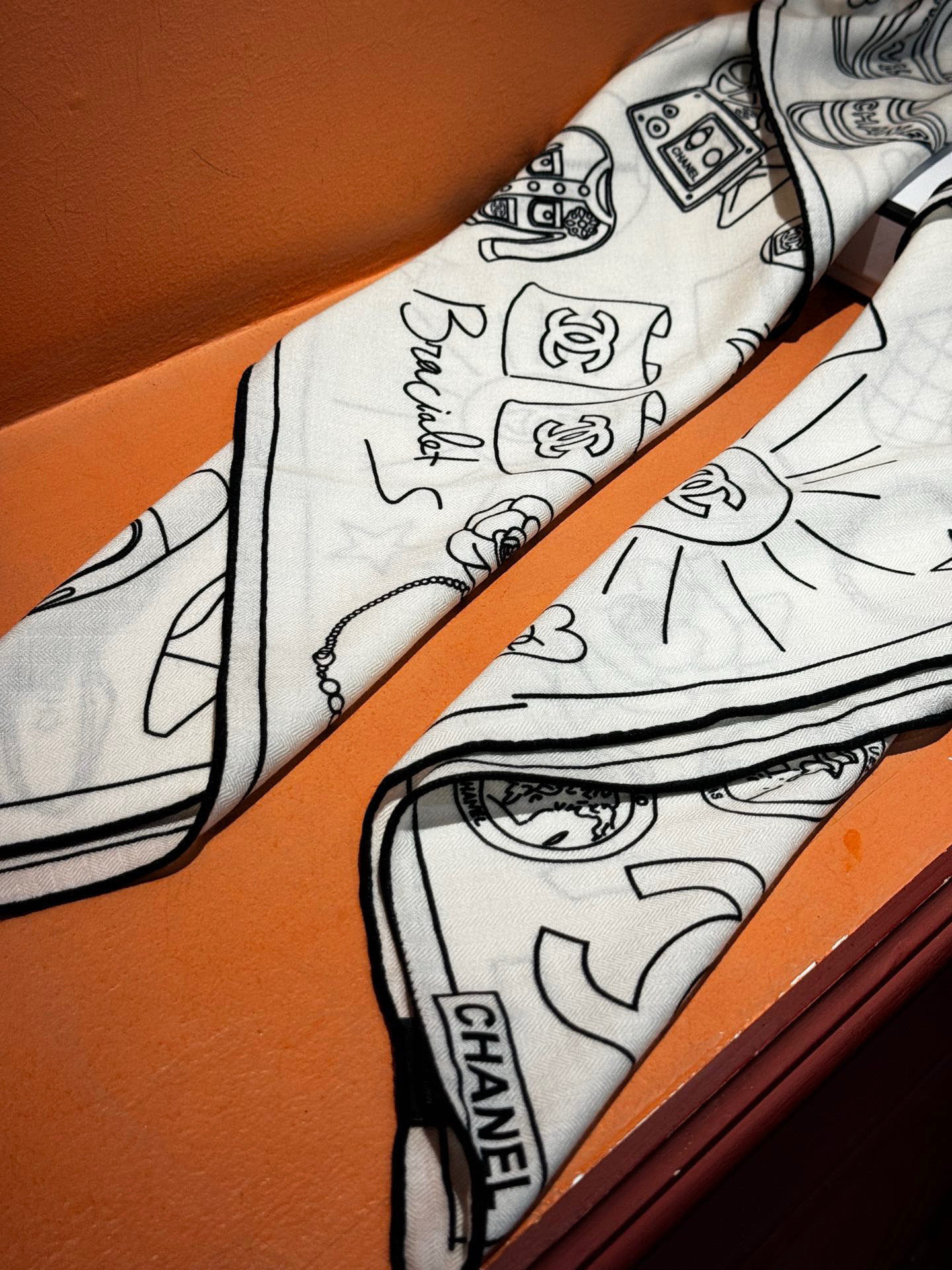 【升级双面同色 加密面料】 上新❤️ 140*140台版印花 黑白二色 高级都市新贵！山茶花的再一次邂逅