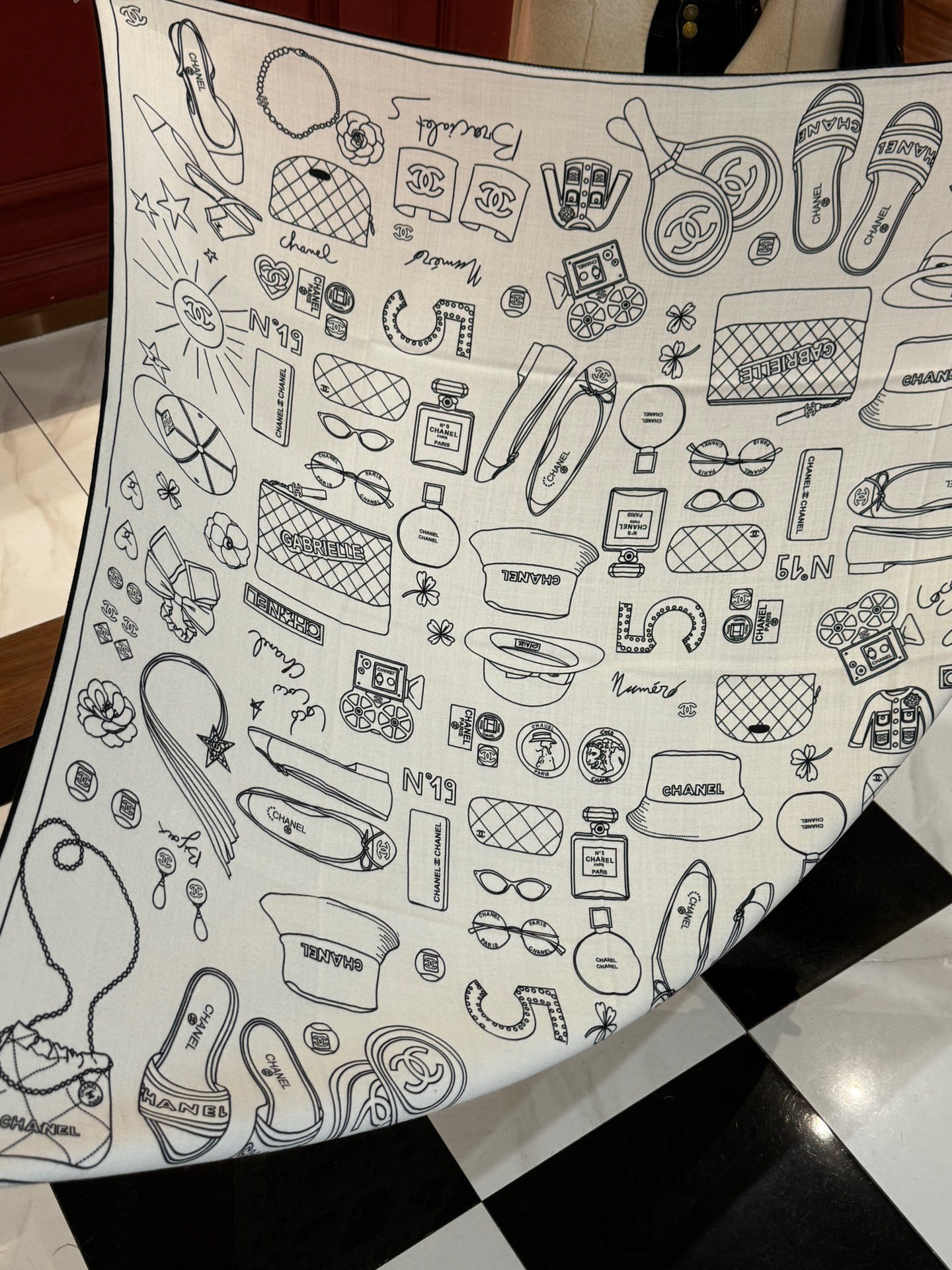 【升级双面同色 加密面料】 上新❤️ 140*140台版印花 黑白二色 高级都市新贵！山茶花的再一次邂逅