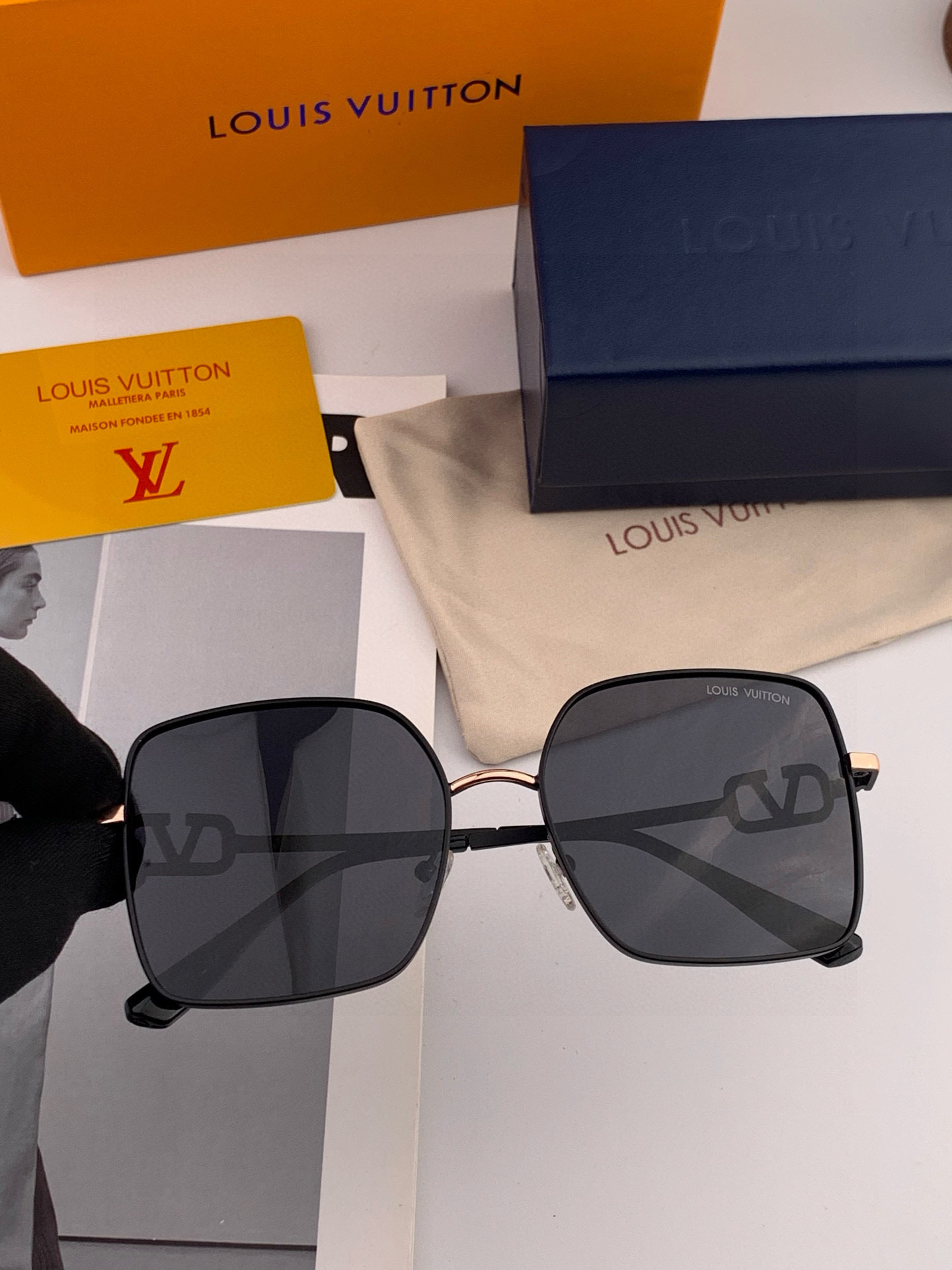 【偏光系列】lv大框太阳镜墨镜经典的方框设计，不挑脸型，无论搭配大衣还是连衣裙都非常显气质偏光镜片预防紫