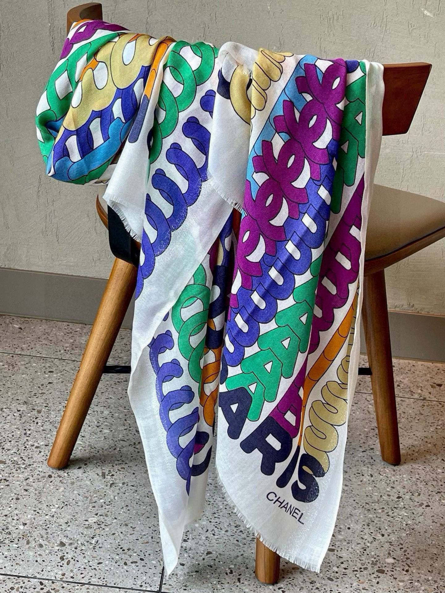 新💖💖会发光发亮的围巾💃🏻💃🏻【银线圆双C几何印花长巾】‼️抢‼️VIP推荐 ‼️👍下手一定要快【高端 