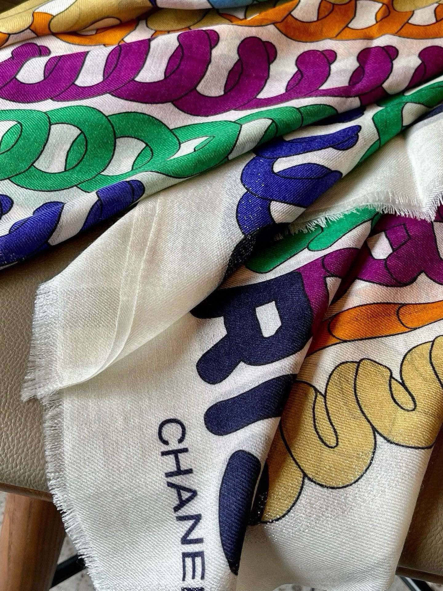 新💖💖会发光发亮的围巾💃🏻💃🏻【银线圆双C几何印花长巾】‼️抢‼️VIP推荐 ‼️👍下手一定要快【高端 