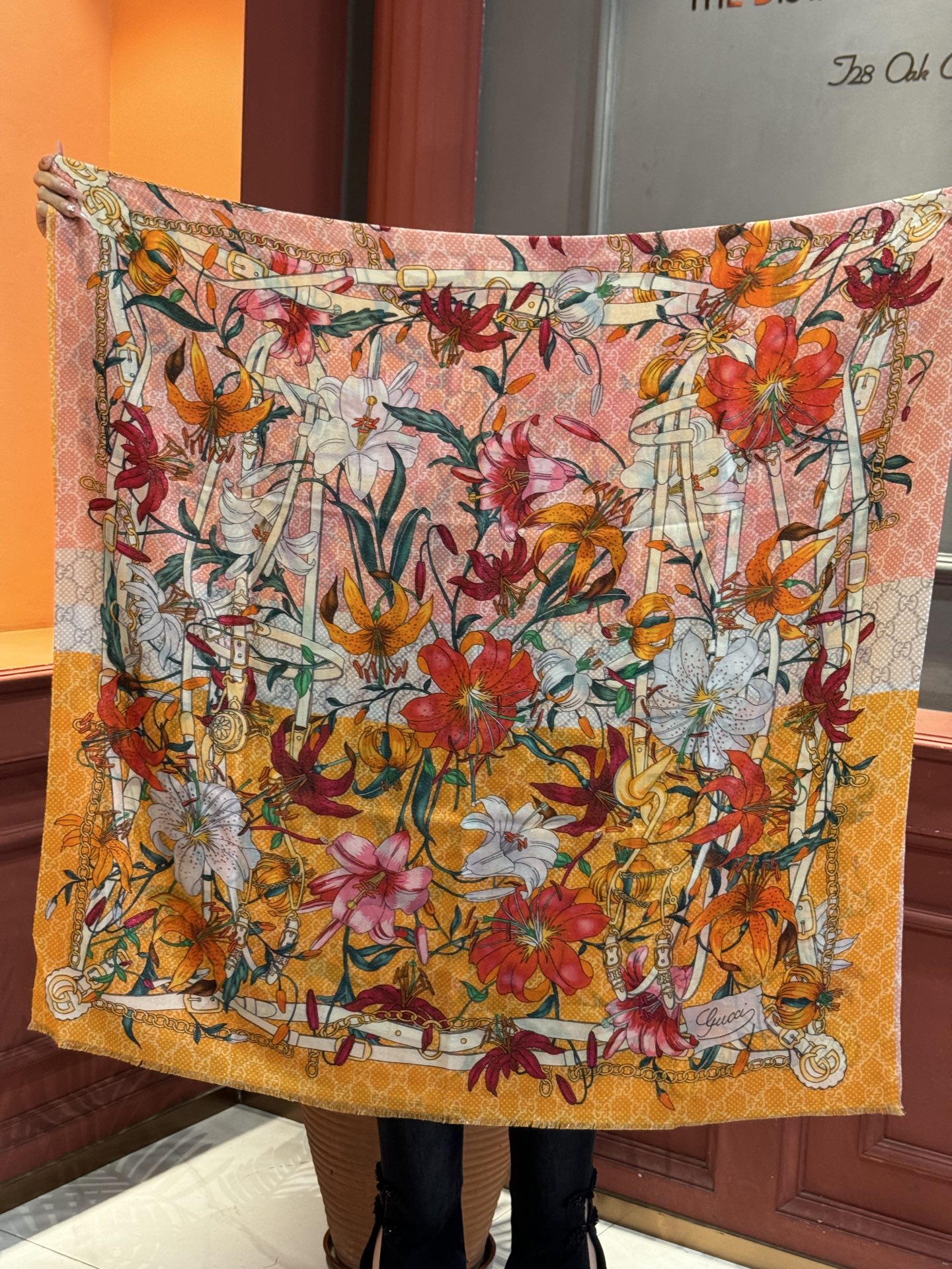 Gucci花卉羊绒围巾~超级抬气色！高级女人味！】羊绒围巾也能这么美！！！Gucci这款双面花卉羊绒围巾