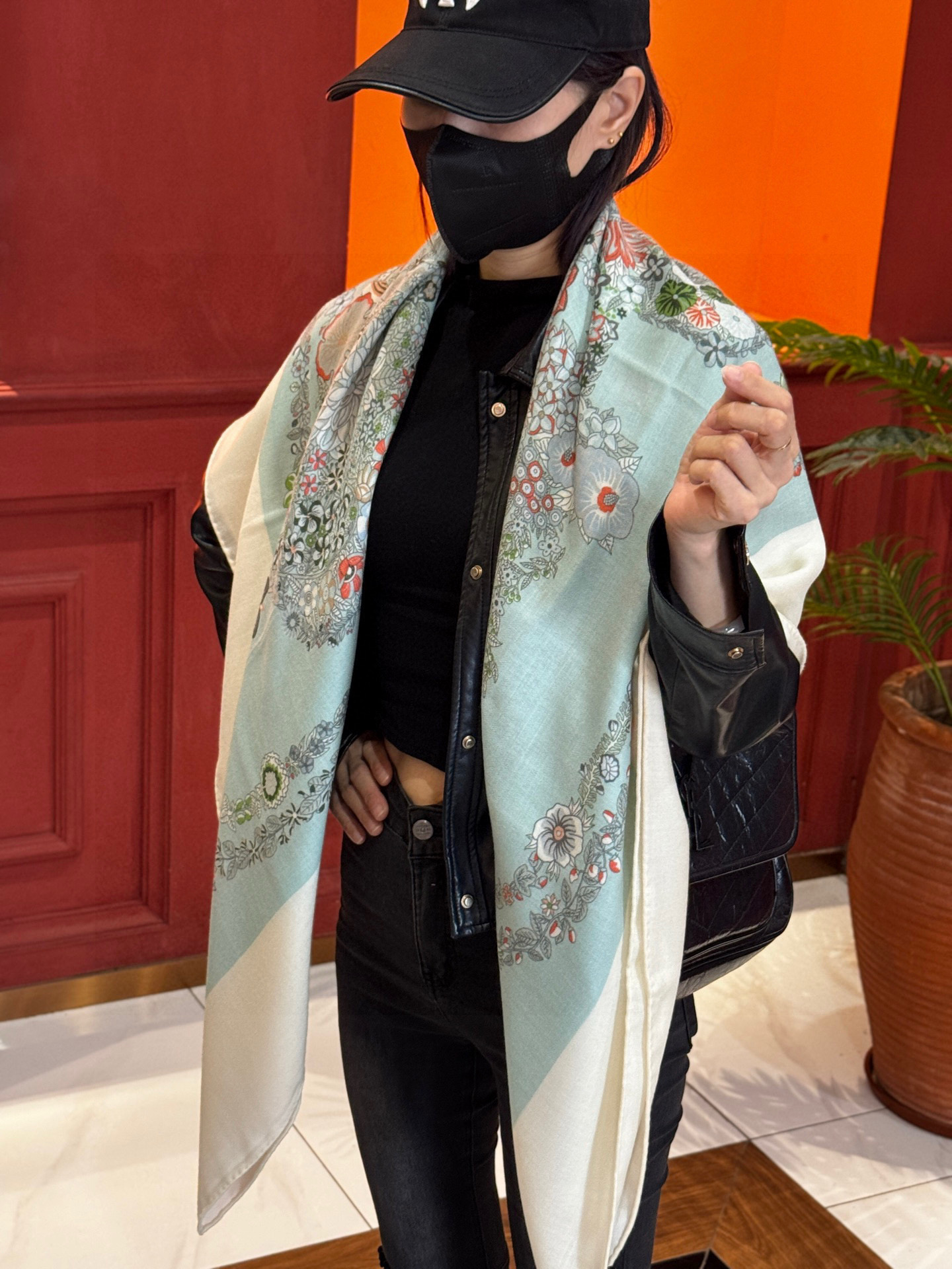 “华丽的缰辔花卉版”140丝毛方巾【140顶级丝毛双面同色披肩】手工卷边丝毛方巾（30%真丝70%羊毛）