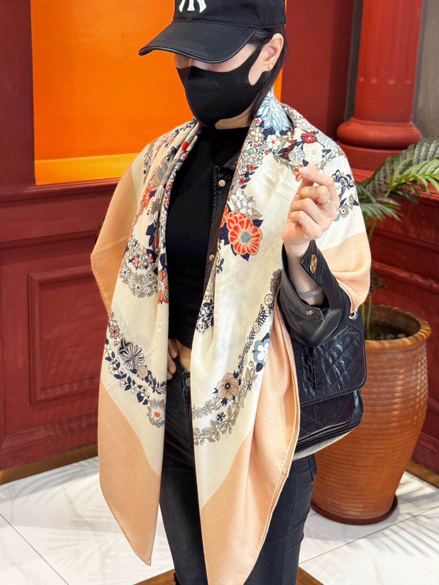 “华丽的缰辔花卉版”140丝毛方巾【140顶级丝毛双面同色披肩】手工卷边丝毛方巾（30%真丝70%羊毛）