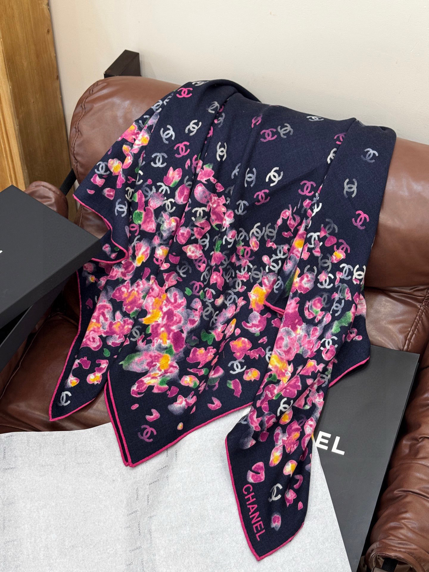 🌸·春日碎花20。 Chanel 140丝毛双面披肩25新款碎花花披肩超级有氛围感135*135cm的大