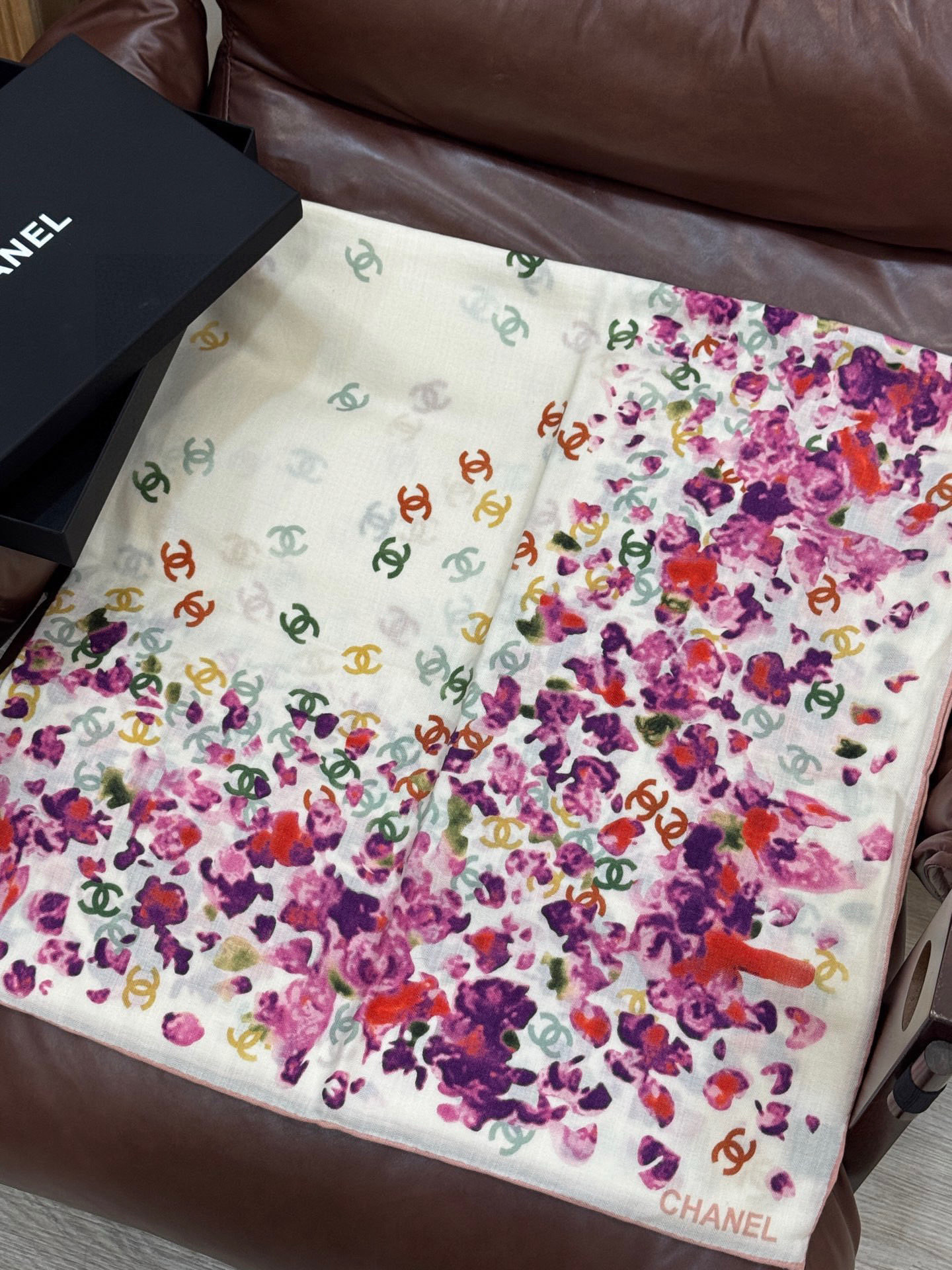 🌸·春日碎花20。 Chanel 140丝毛双面披肩25新款碎花花披肩超级有氛围感135*135cm的大