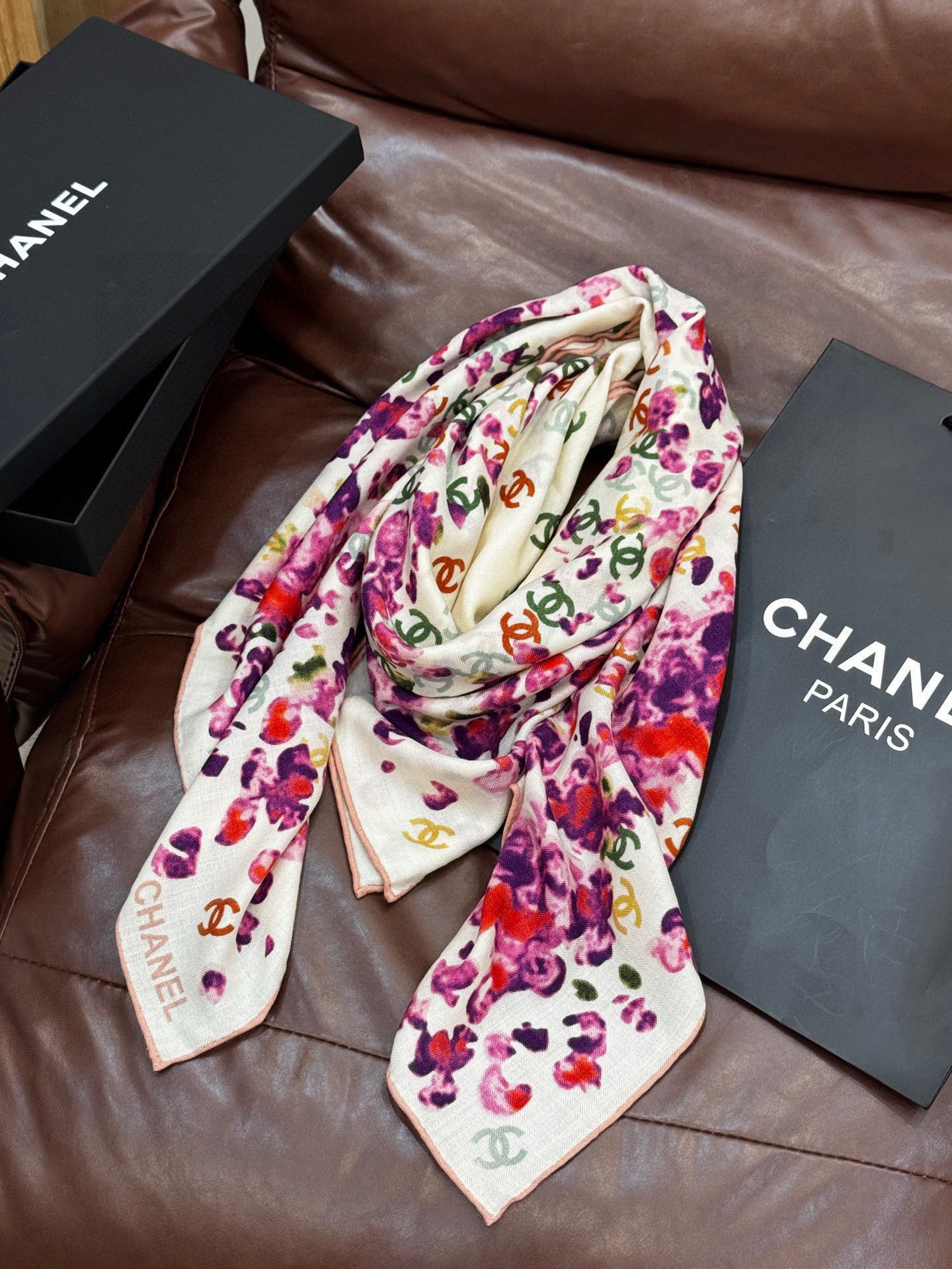 🌸·春日碎花20。 Chanel 140丝毛双面披肩25新款碎花花披肩超级有氛围感135*135cm的大