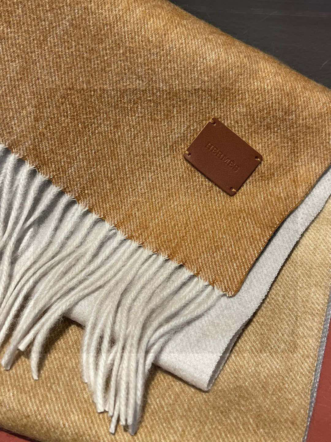 ✨✨太美了😍 爱马仕 情侣款 美到要尖叫😱专柜最新款🎊英伦欧美范儿「多色渐变」又是一款即时尚又实用的大围