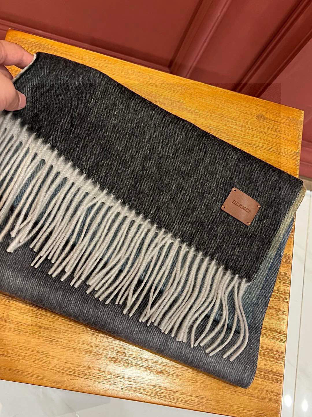 ✨✨太美了😍 爱马仕 情侣款 美到要尖叫😱专柜最新款🎊英伦欧美范儿「多色渐变」又是一款即时尚又实用的大围