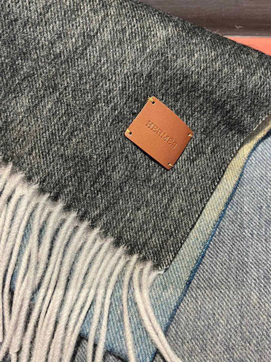 ✨✨太美了😍 爱马仕 情侣款 美到要尖叫😱专柜最新款🎊英伦欧美范儿「多色渐变」又是一款即时尚又实用的大围