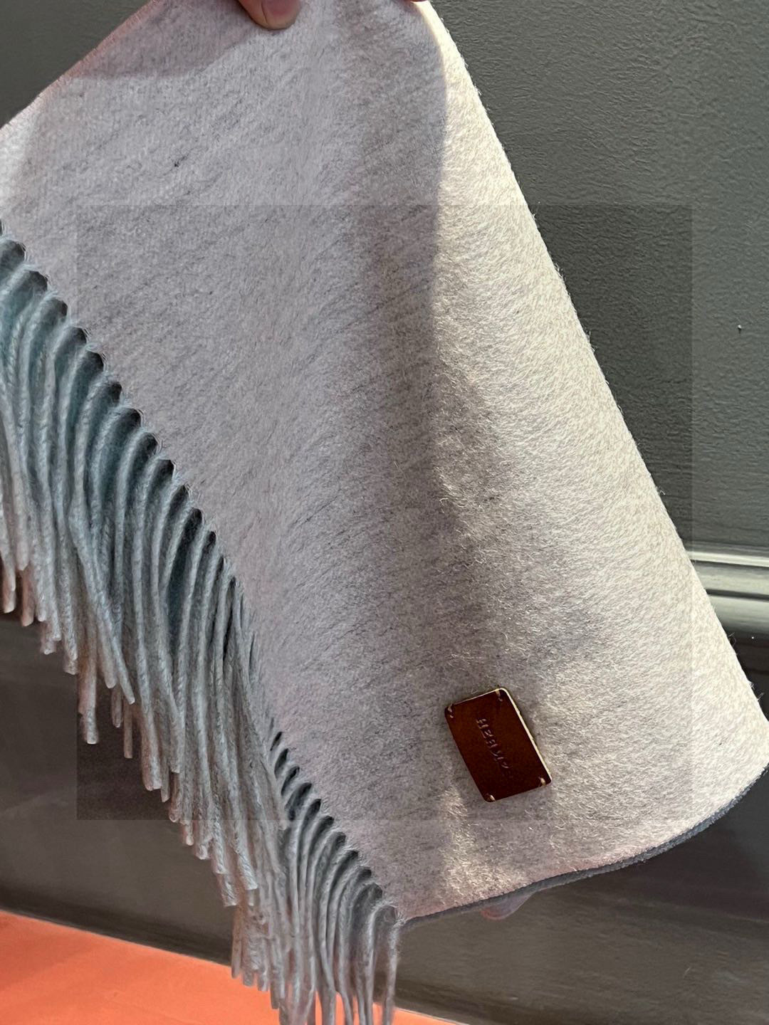 ✨✨太美了😍 爱马仕 情侣款 美到要尖叫😱专柜最新款🎊英伦欧美范儿「多色渐变」又是一款即时尚又实用的大围