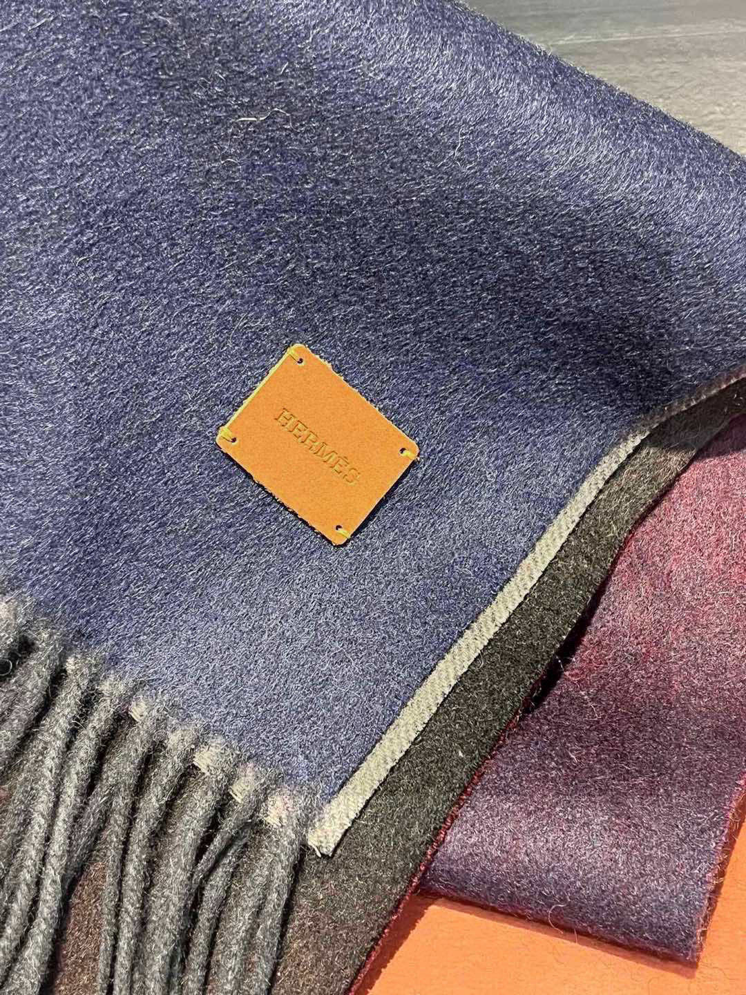 ✨✨太美了😍 爱马仕 情侣款 美到要尖叫😱专柜最新款🎊英伦欧美范儿「多色渐变」又是一款即时尚又实用的大围