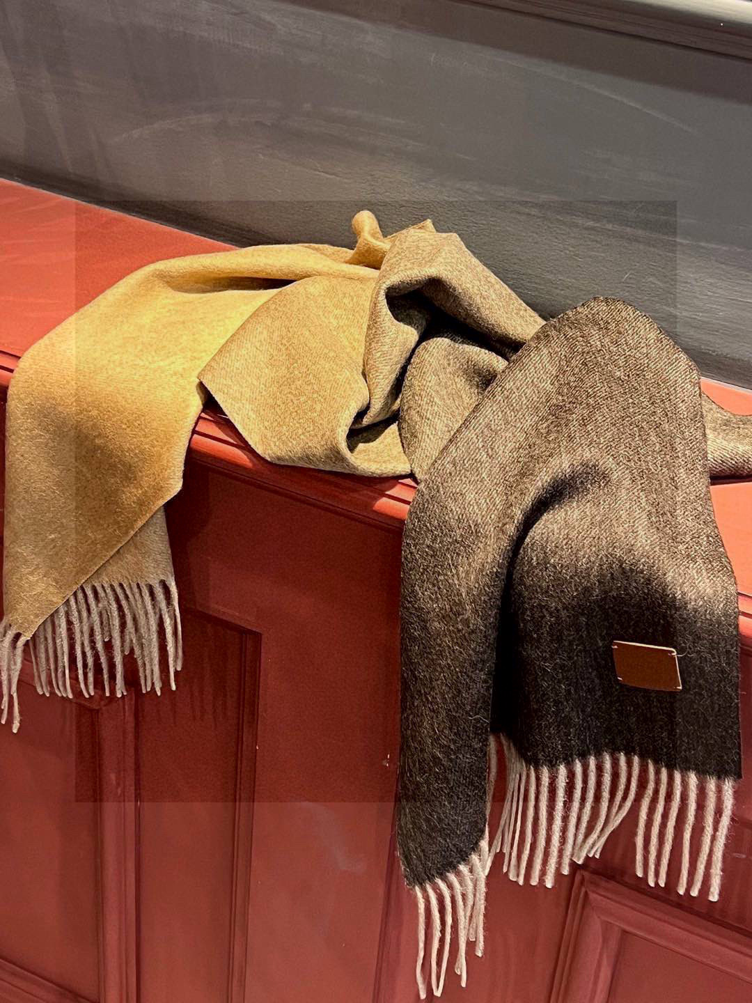 ✨✨太美了😍 爱马仕 情侣款 美到要尖叫😱专柜最新款🎊英伦欧美范儿「多色渐变」又是一款即时尚又实用的大围