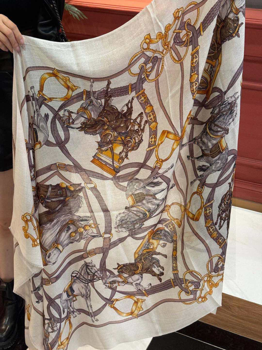 会发光发亮的围巾 新款🆕🏇🏇买了都说好看‼️推荐💕顶级工艺超值‼️爱马仕专柜爆款🎁💟立体呈现图案纹路实物