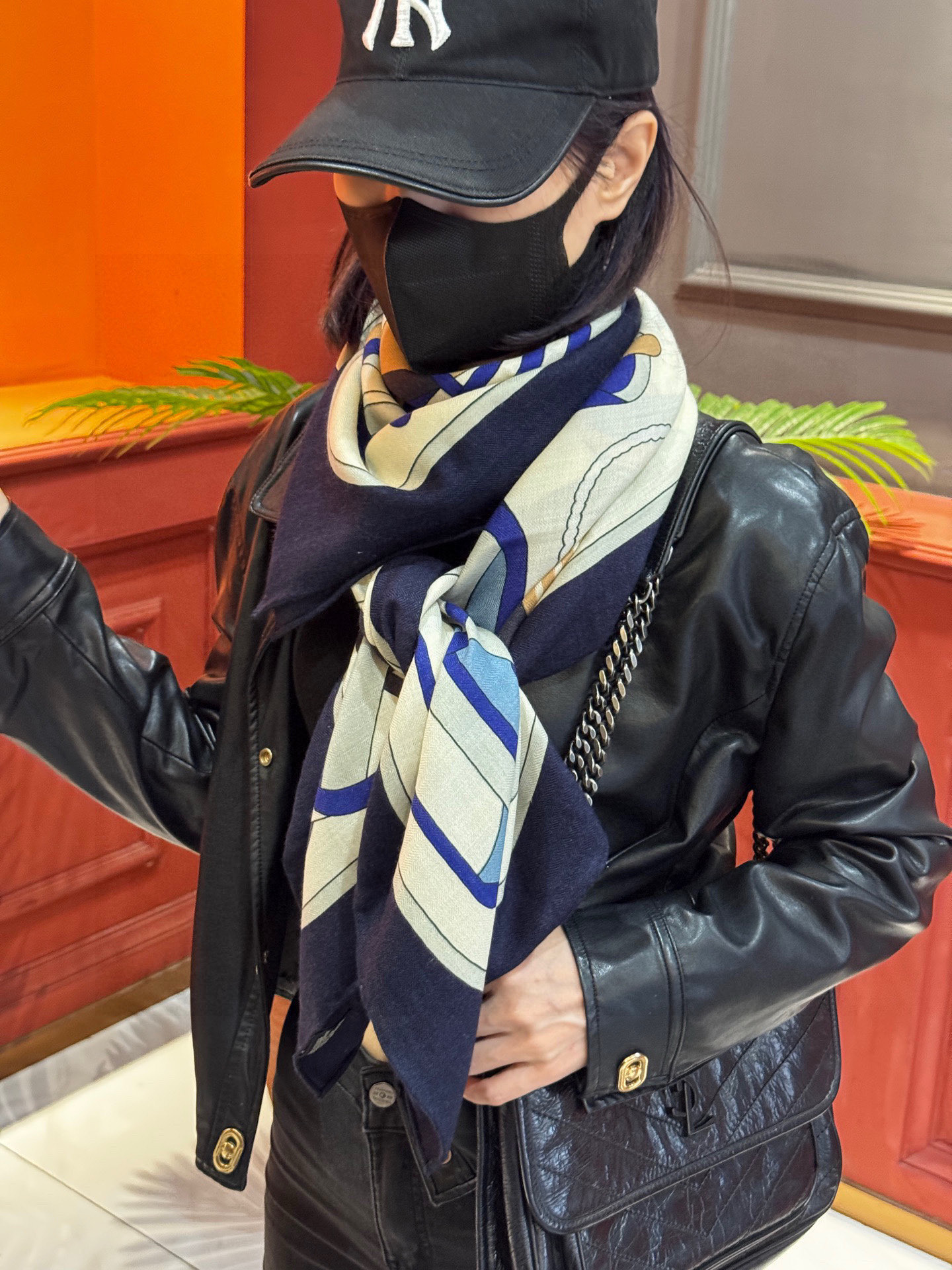 💟2025年早秋上新💞【双面同色丝毛方巾】手工卷边山羊绒和真丝混纺披肩（70%山羊绒，30%桑蚕丝）这款