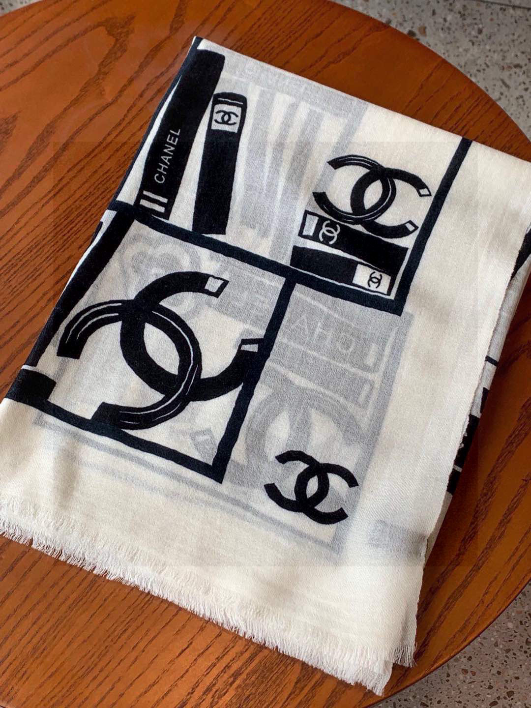 💟上新🌺羊绒披肩🌟长巾！强烈推荐价格超美！实物更美羊绒面料！纹理清晰、细腻可见每一个套色、每一个笔触，都