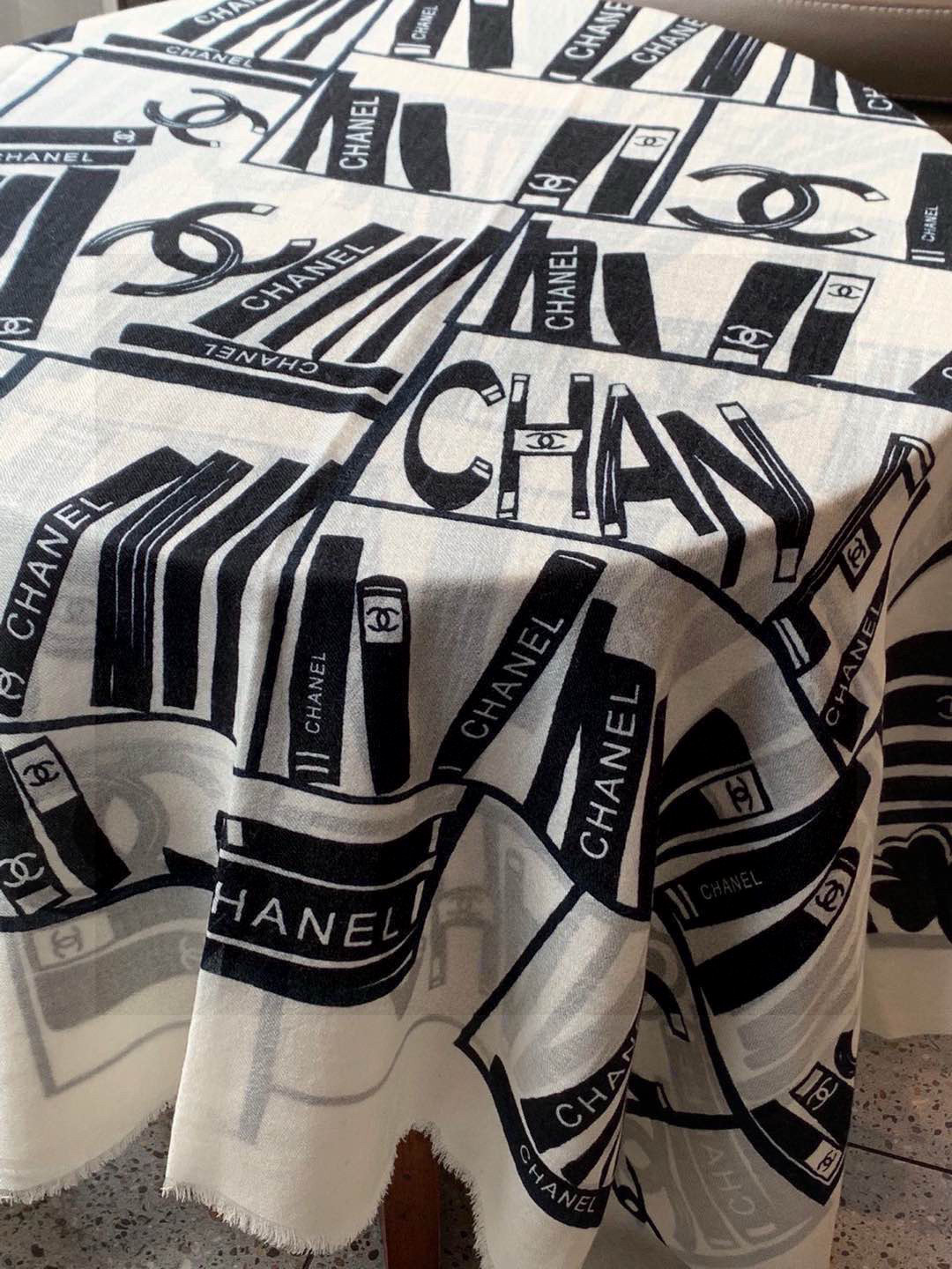 💟上新🌺羊绒披肩🌟长巾！强烈推荐价格超美！实物更美羊绒面料！纹理清晰、细腻可见每一个套色、每一个笔触，都