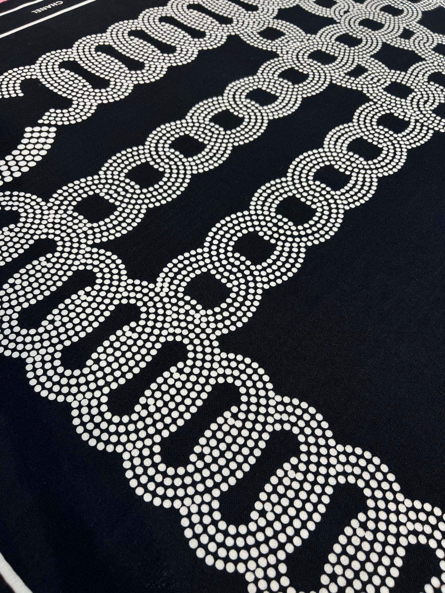 Chanel ~25秋冬新品～【双C大链条组合】【140双面丝毛披肩】手工卷边丝毛方巾（30%桑蚕丝70