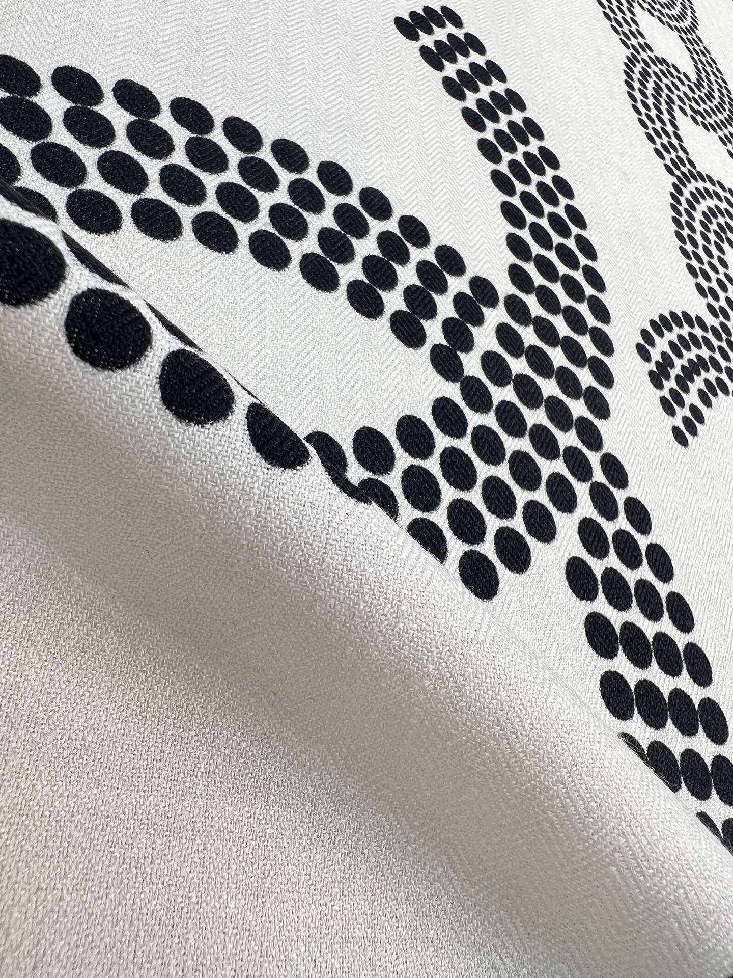 Chanel ~25秋冬新品～【双C大链条组合】【140双面丝毛披肩】手工卷边丝毛方巾（30%桑蚕丝70