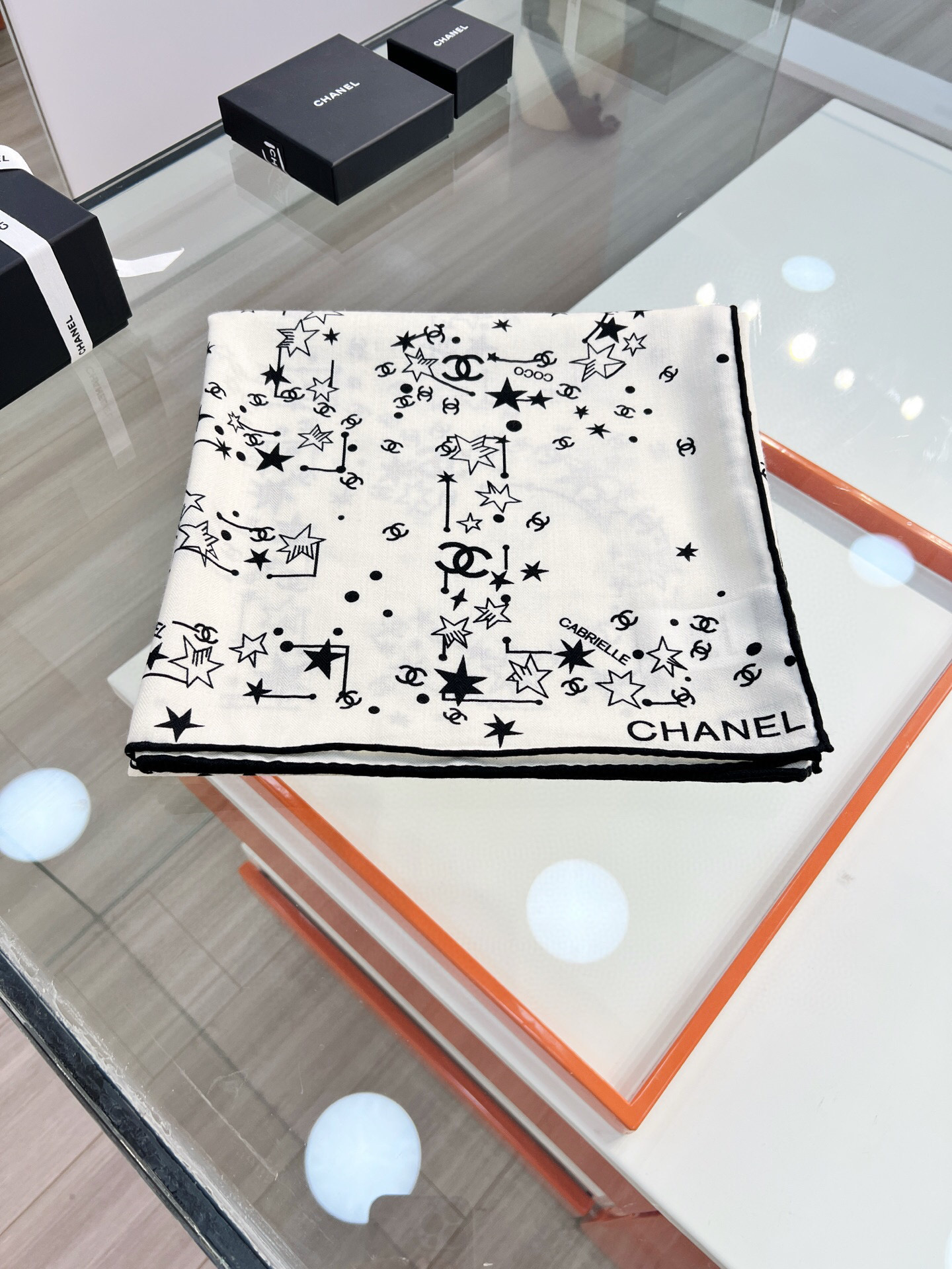 Chanel ~20。秋冬新品～【140顶级丝毛双面同色】繁星点点与双C的完美结合适合各种场合搭配使用黑