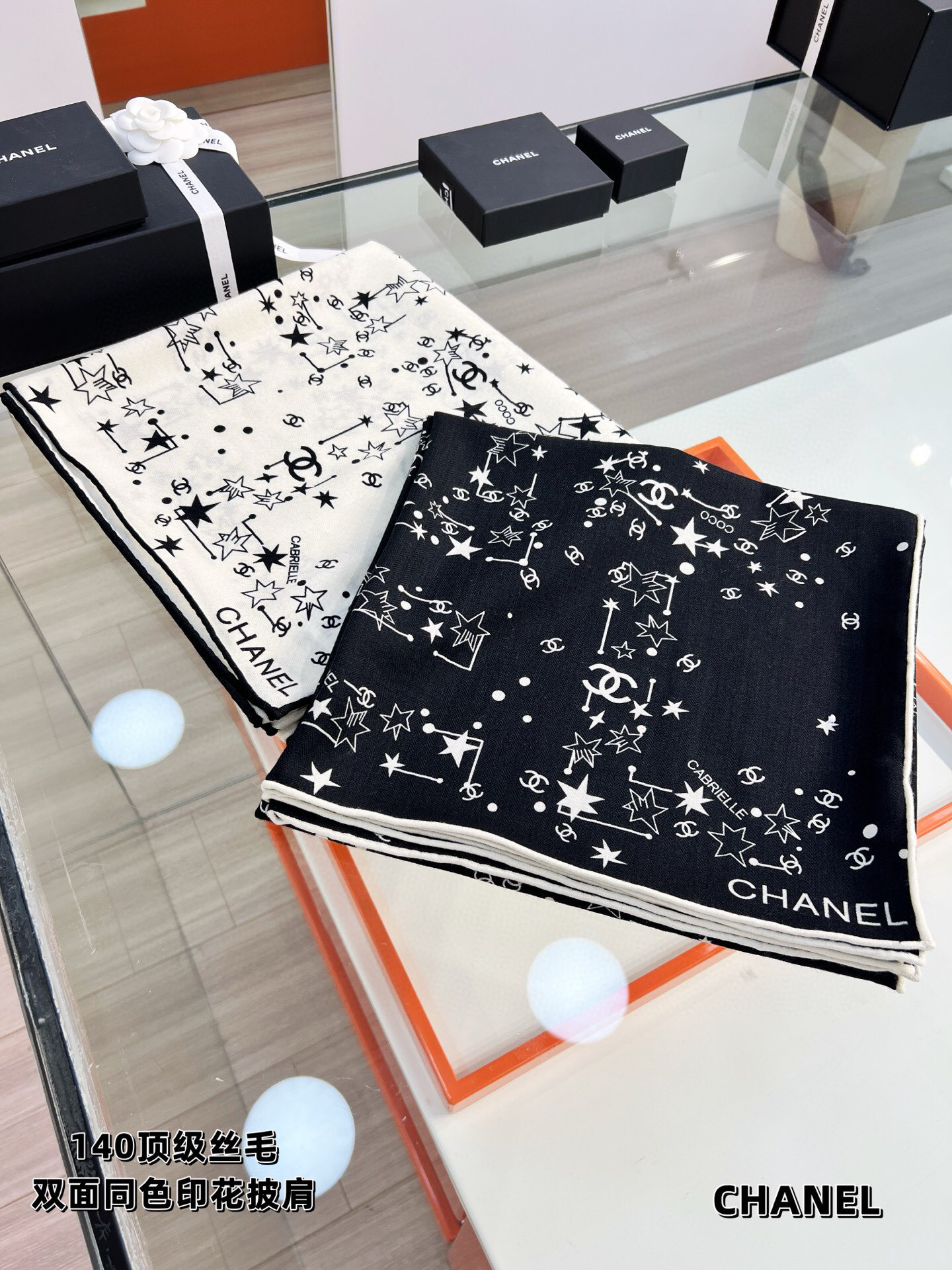 Chanel ~20。秋冬新品～【140顶级丝毛双面同色】繁星点点与双C的完美结合适合各种场合搭配使用黑