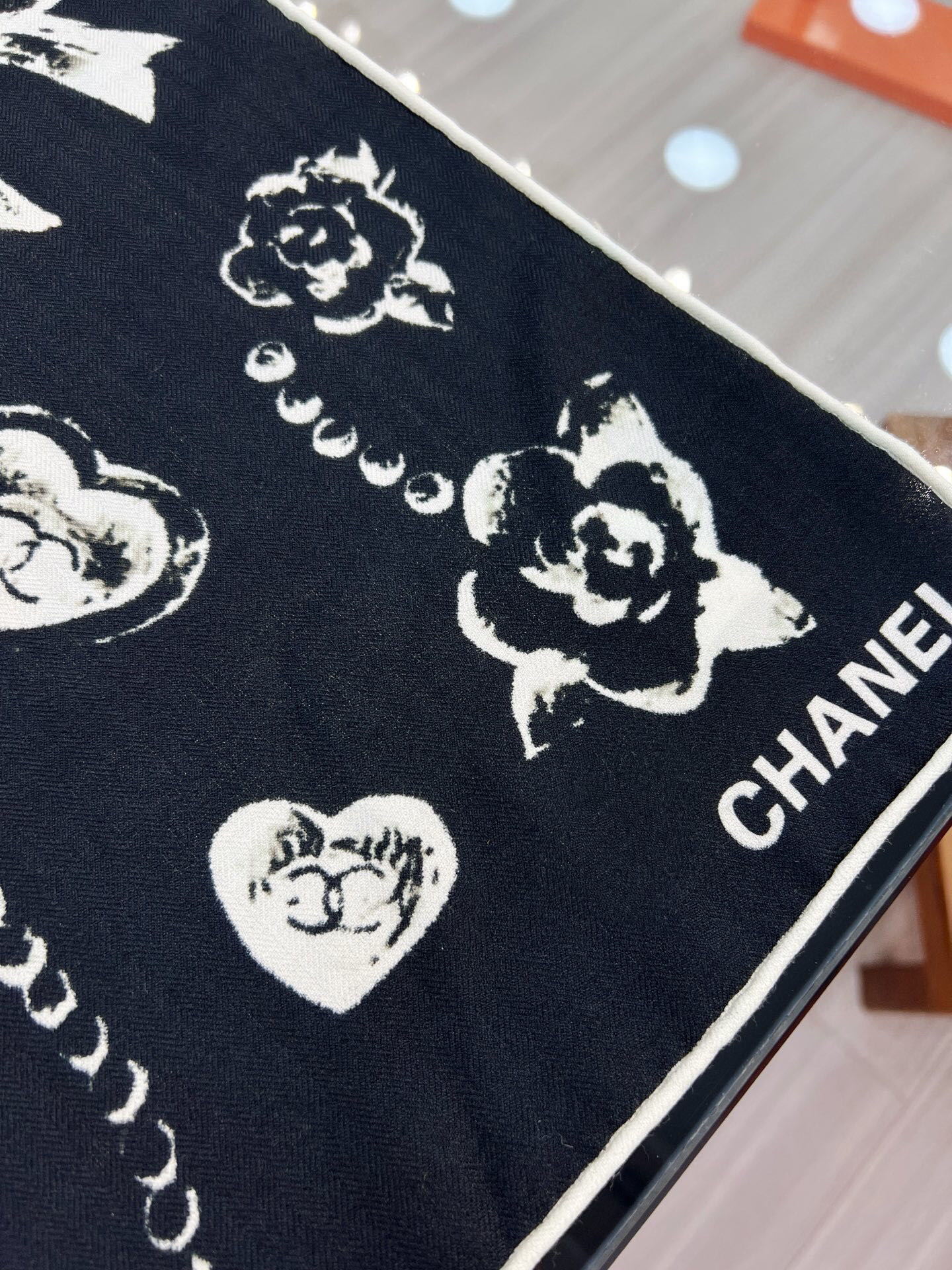 Chanel ~25秋冬新品～【爱心珍珠四叶草】【140双面丝毛披肩】手工卷边丝毛方巾（30%桑蚕丝70