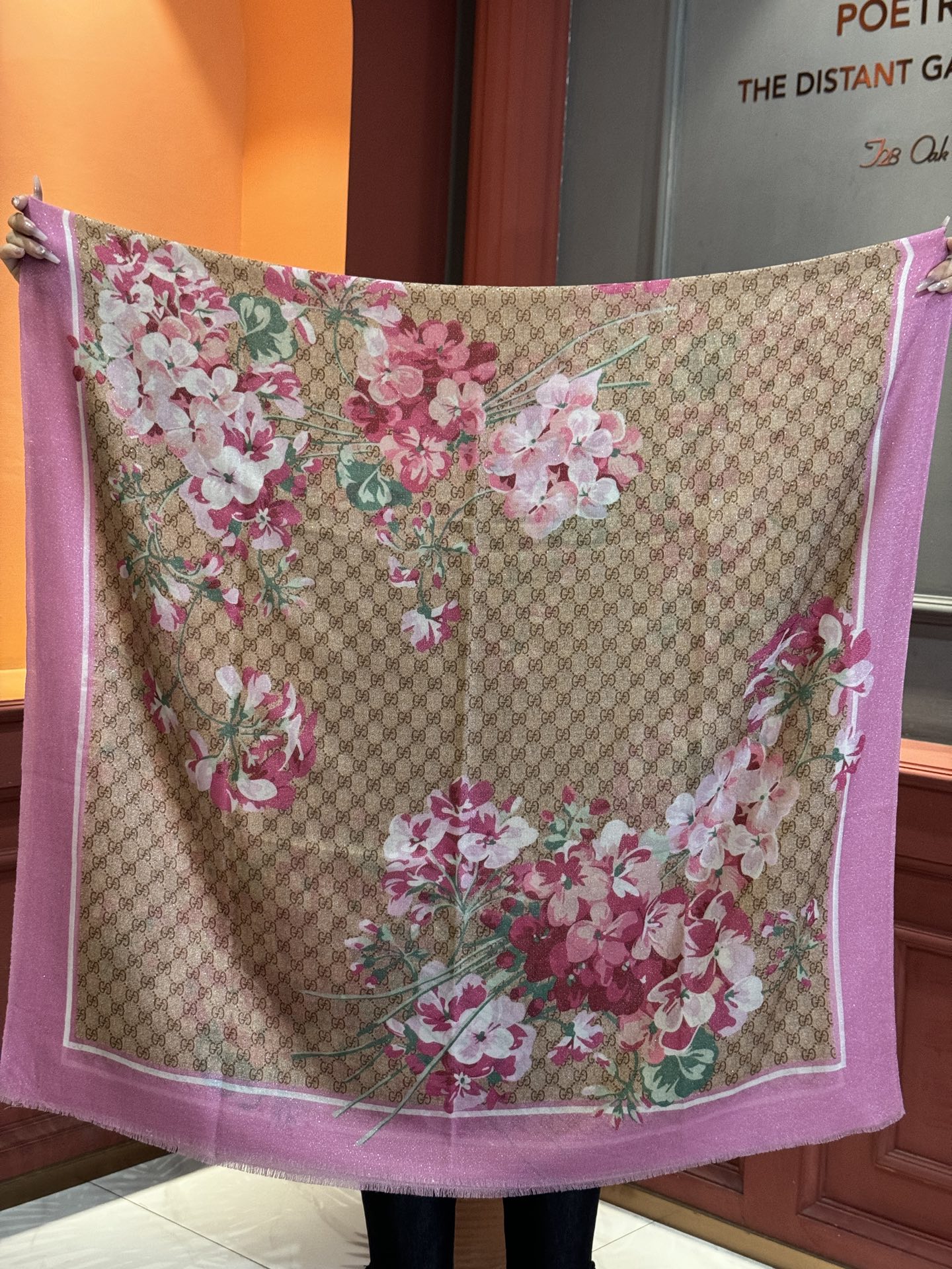 Gucci花卉羊绒围巾~超级抬气色！高级女人味！】羊绒围巾也能这么美！！！Gucci这款双面花卉羊绒围巾