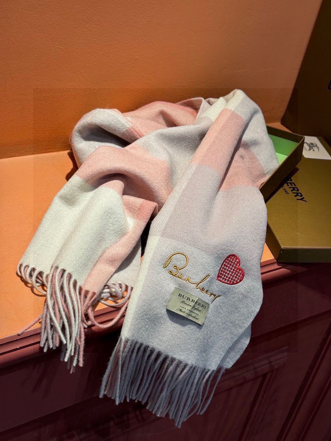 【B手抄体桃心】‼️ 限量版👍👍绝对的美化了心的设计🔝🔝，超级无敌的硬核，。。。从外商去年疫情前寄版下来