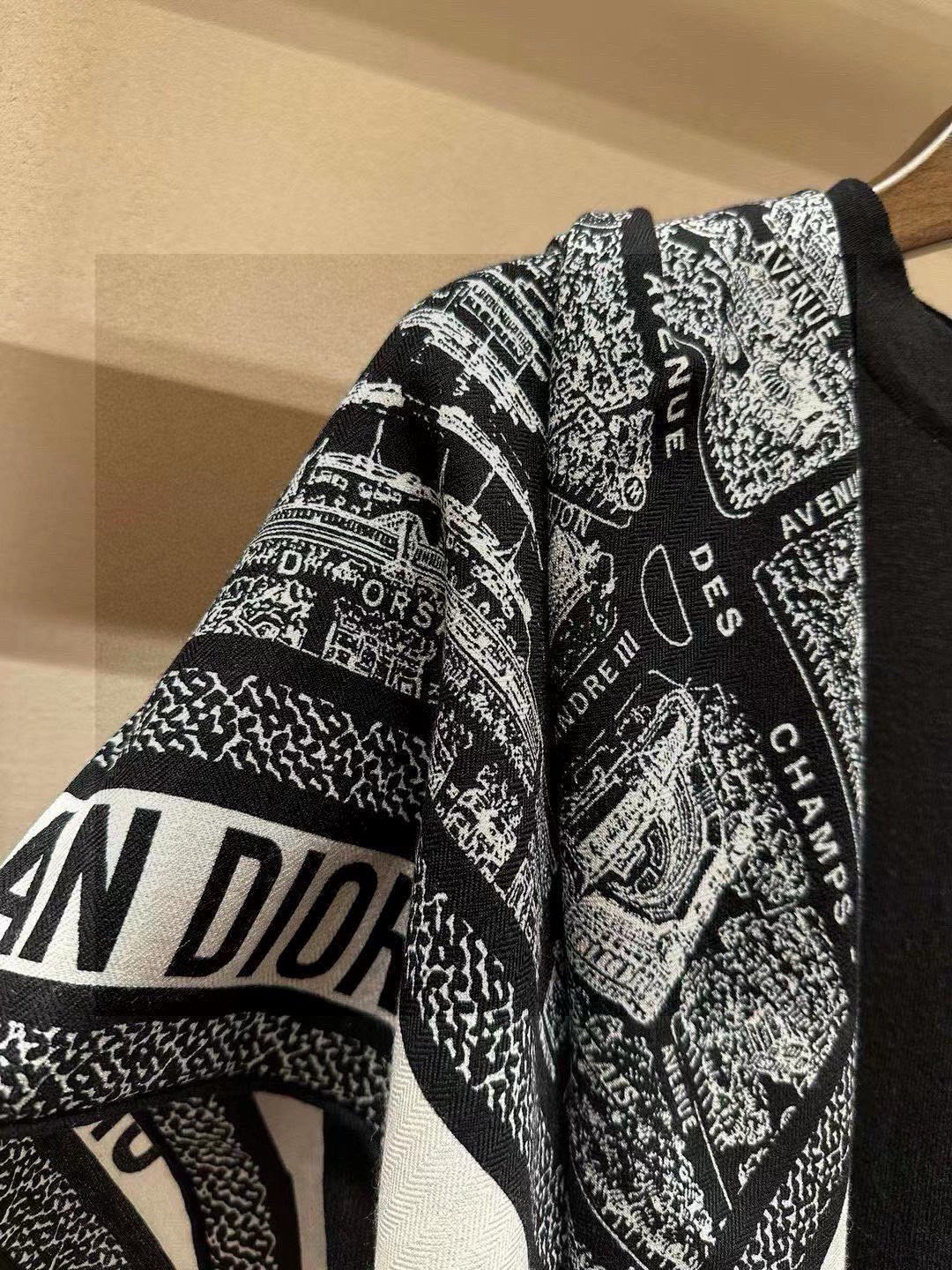 Dior ❤【️巴黎地图】黄金尺寸110*110双面同色丝绒方巾 不爱140繁复尺寸的姐妹可以选择110