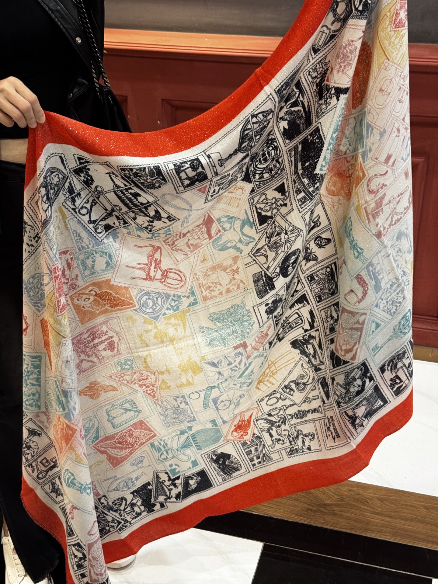 会发光发亮的围巾 羊绒新款🆕👏买了都说好看‼️推荐💕爱马仕羊绒方巾，顶级工艺超值‼️爱马仕专柜爆款🎁💟立