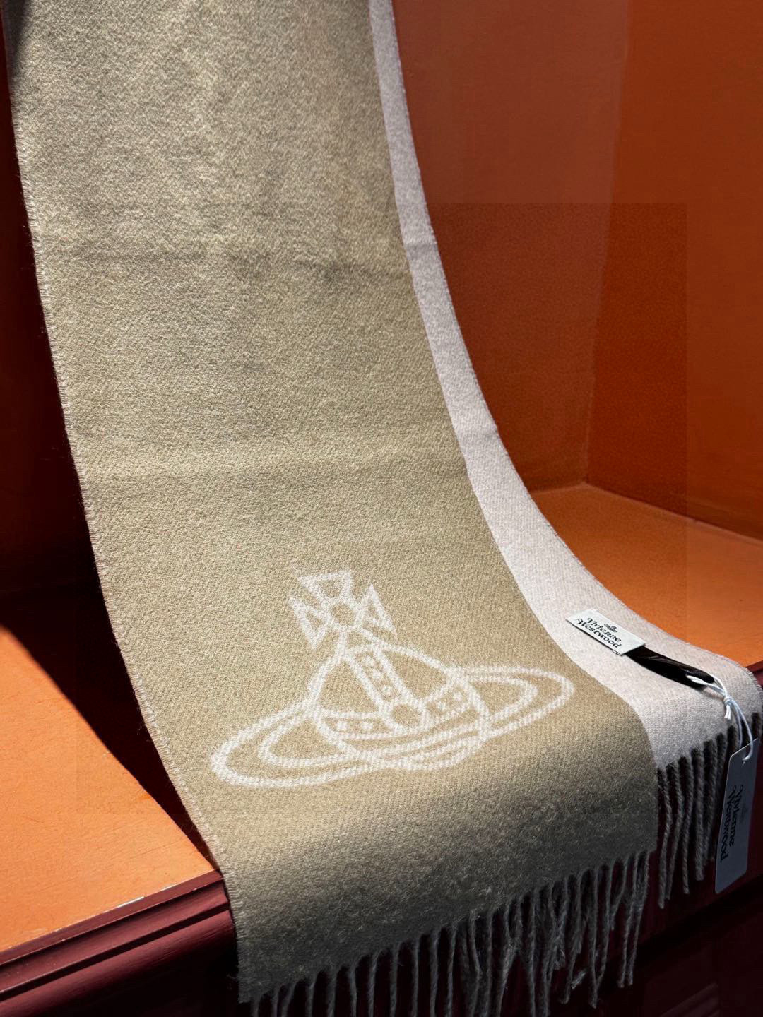 原单品质！英国朋克教母“太后Vivienne Westwood”最爱的土星❗❗从精神上，Vivenne 