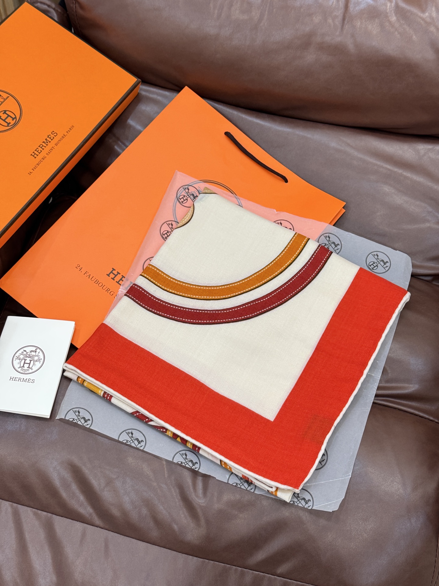 羊绒新款🆕🏇🏇买了都说好看‼️推荐💕【华丽的缰辔双面同色140】羊绒方巾，顶级工艺超值‼️爱马仕专柜爆款