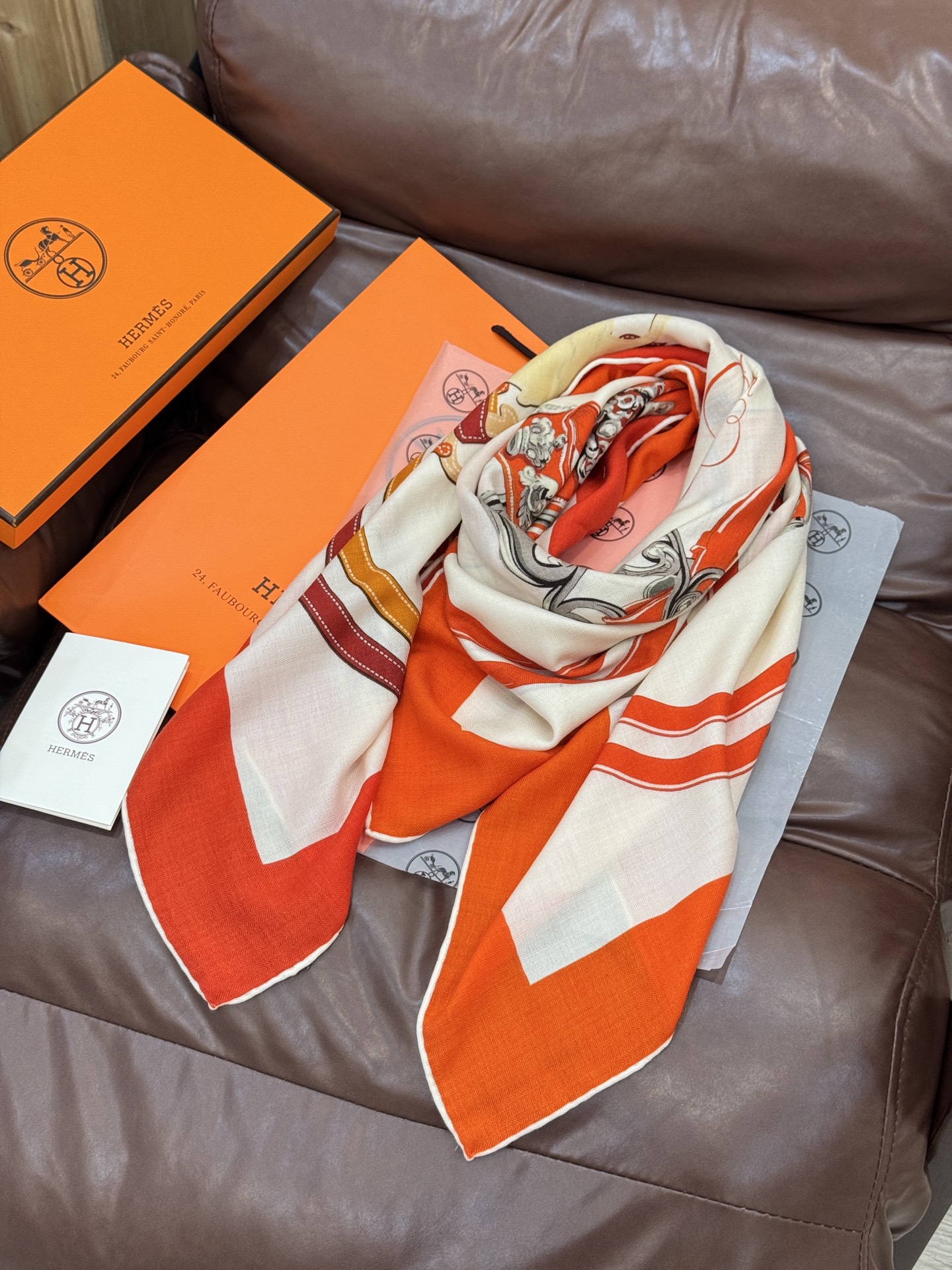 羊绒新款🆕🏇🏇买了都说好看‼️推荐💕【华丽的缰辔双面同色140】羊绒方巾，顶级工艺超值‼️爱马仕专柜爆款