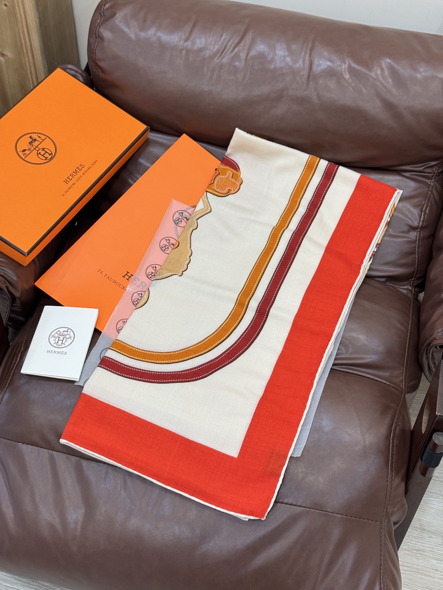 羊绒新款🆕🏇🏇买了都说好看‼️推荐💕【华丽的缰辔双面同色140】羊绒方巾，顶级工艺超值‼️爱马仕专柜爆款