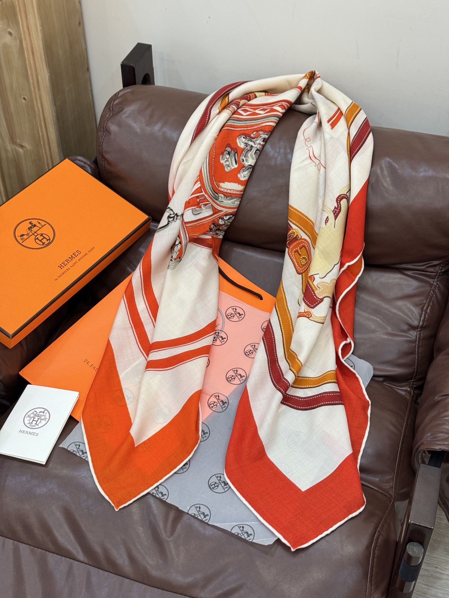 羊绒新款🆕🏇🏇买了都说好看‼️推荐💕【华丽的缰辔双面同色140】羊绒方巾，顶级工艺超值‼️爱马仕专柜爆款