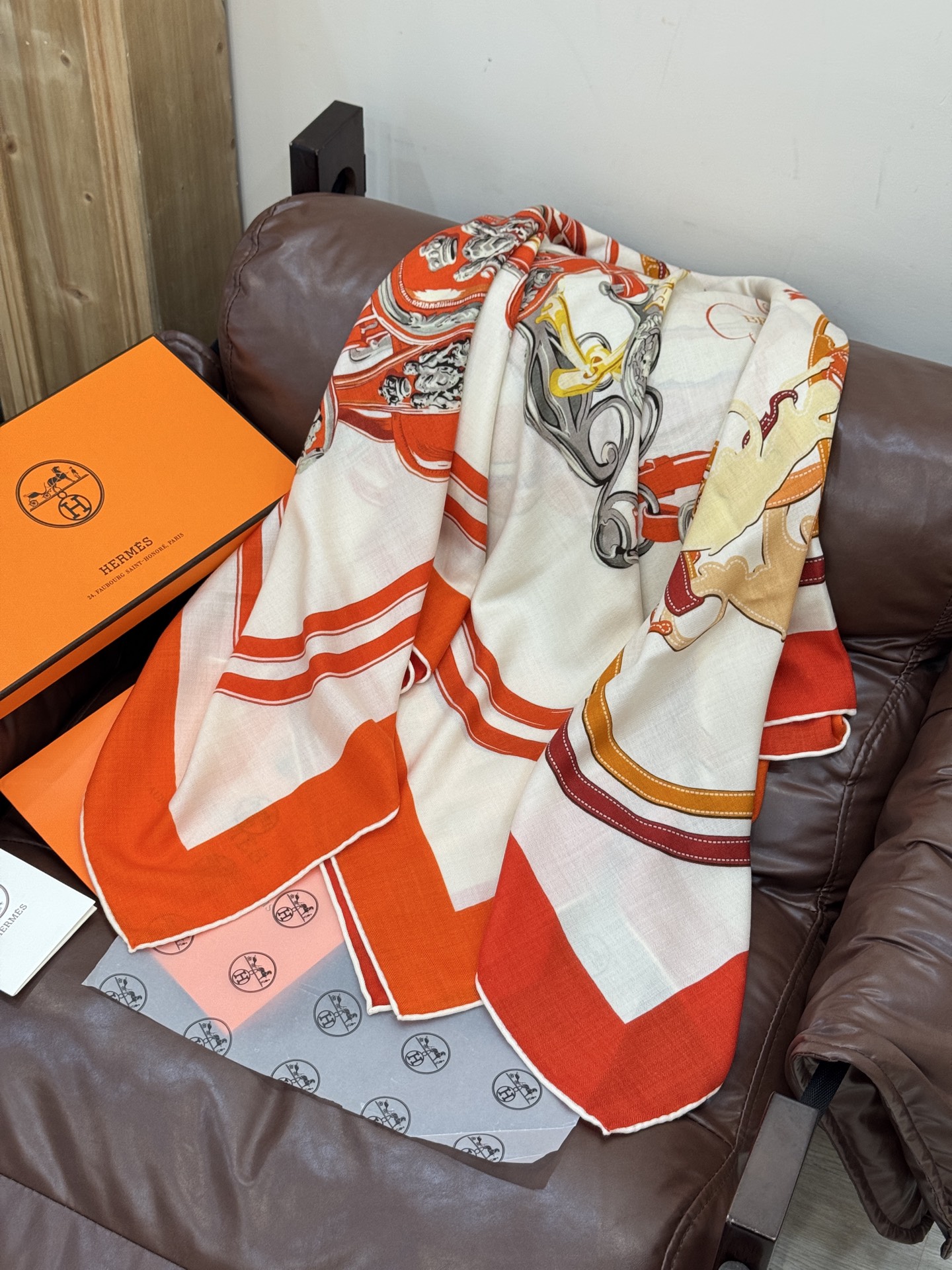 羊绒新款🆕🏇🏇买了都说好看‼️推荐💕【华丽的缰辔双面同色140】羊绒方巾，顶级工艺超值‼️爱马仕专柜爆款