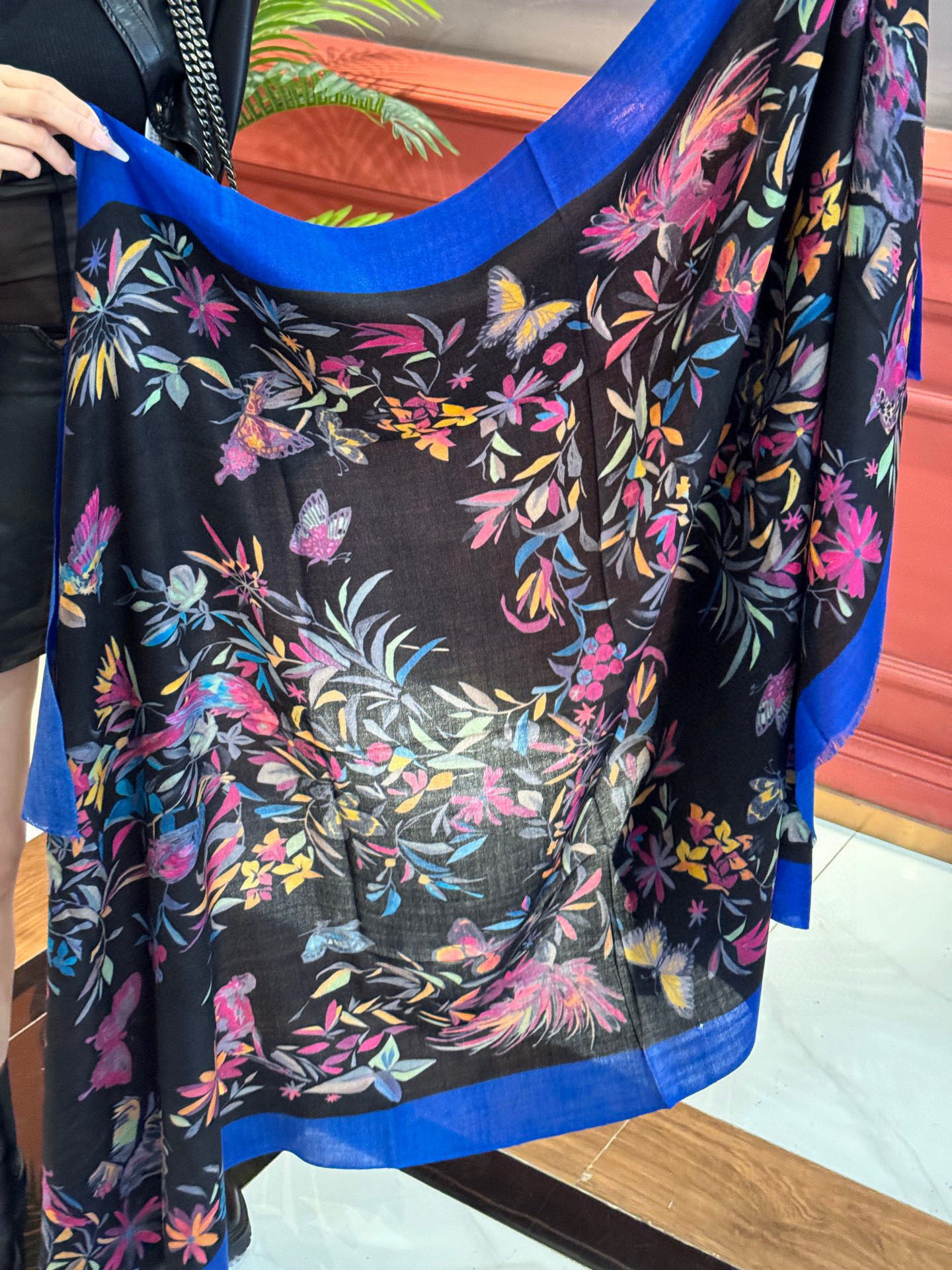 上新🌟 DIOR💄💋新款💖羊绒面料长巾 😘美翻了[流泪]御用殿堂级极‼️新款专柜在售 纯羊绒独特设计风格