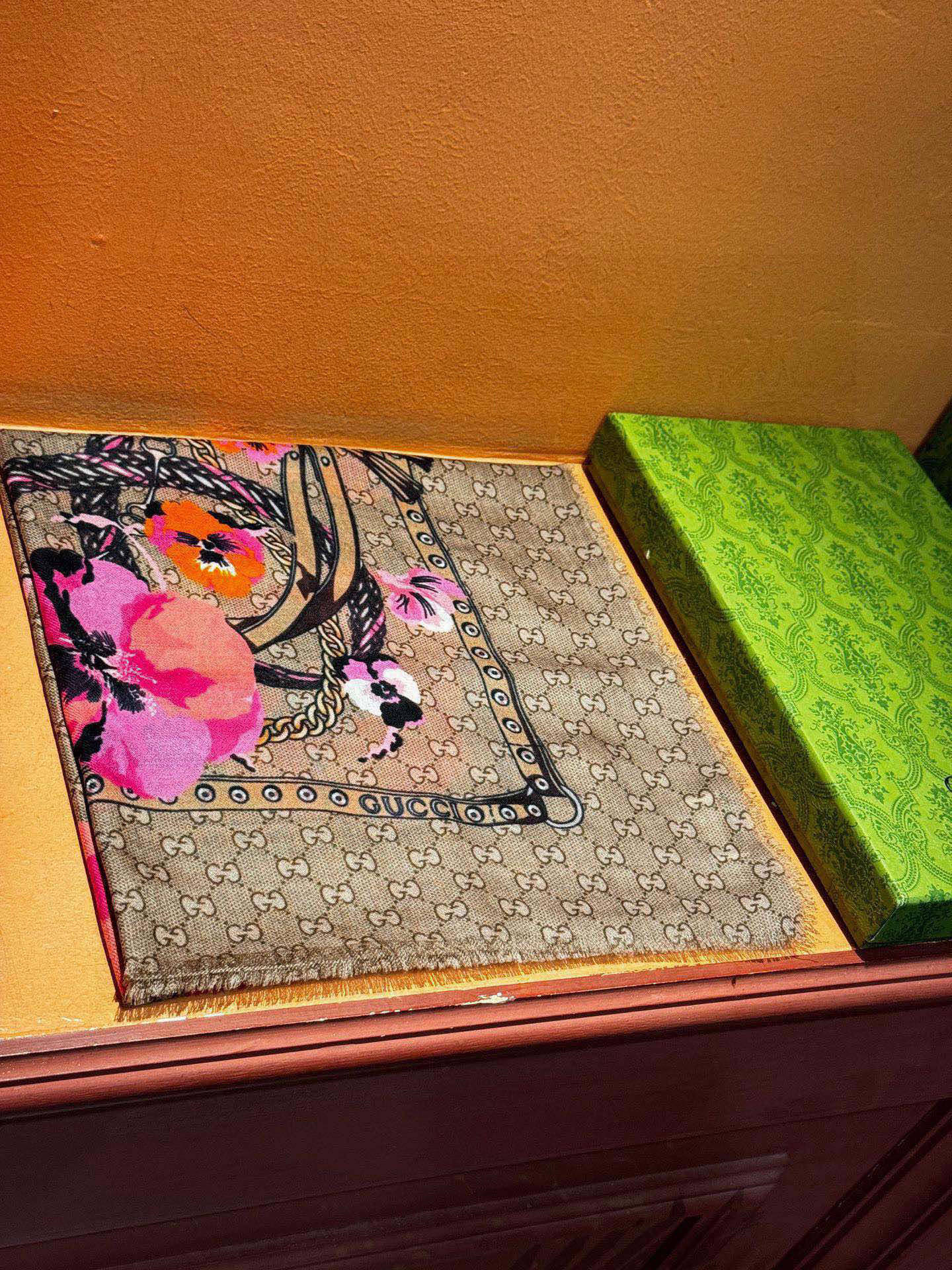 爆款出货 真正的海外原版货——从海外买的正品花了一个月画稿打版，要做咱们就做最好的💯 一花四色每色都把我