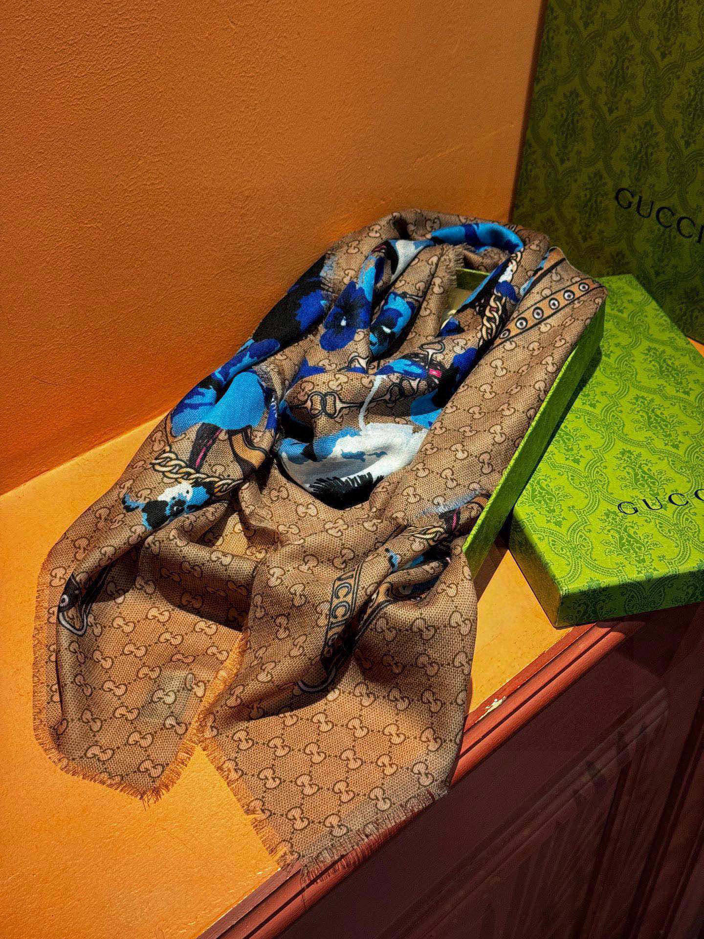 爆款出货 真正的海外原版货——从海外买的正品花了一个月画稿打版，要做咱们就做最好的💯 一花四色每色都把我