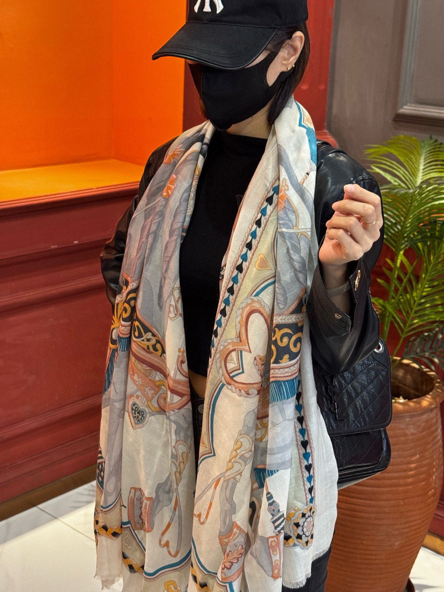 专柜同步 Hermes家买了都说好看【马鞍羊绒长巾】‼️推荐💕顶级工艺超值‼️爱马仕专柜爆款🎁🎁羊绒长巾