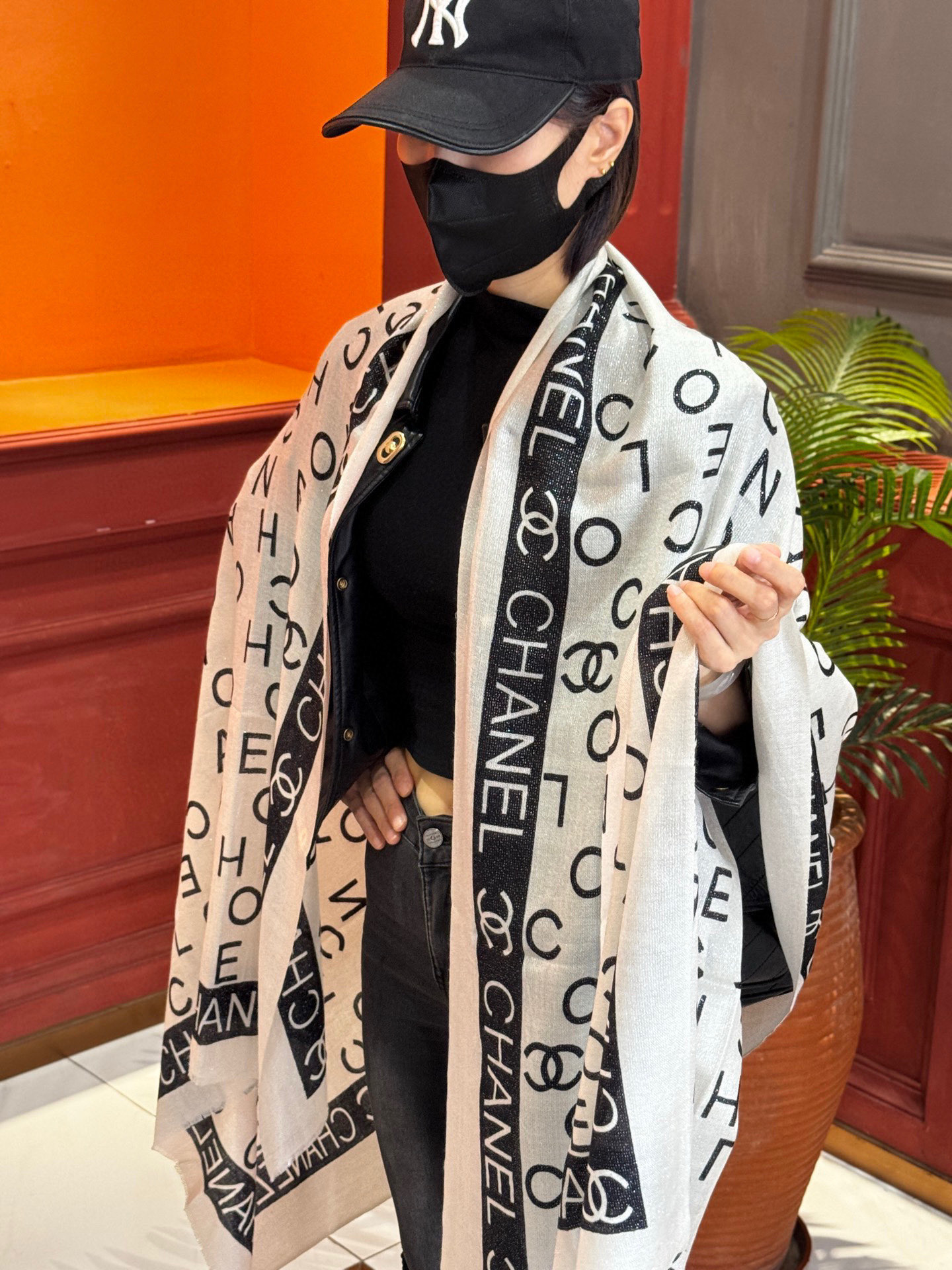 上新🌟 会发光发亮的围巾 💄💋新款客供银线💖羊绒面料长巾 😘美翻了[流泪]【银线双C图案】御用殿堂级极‼