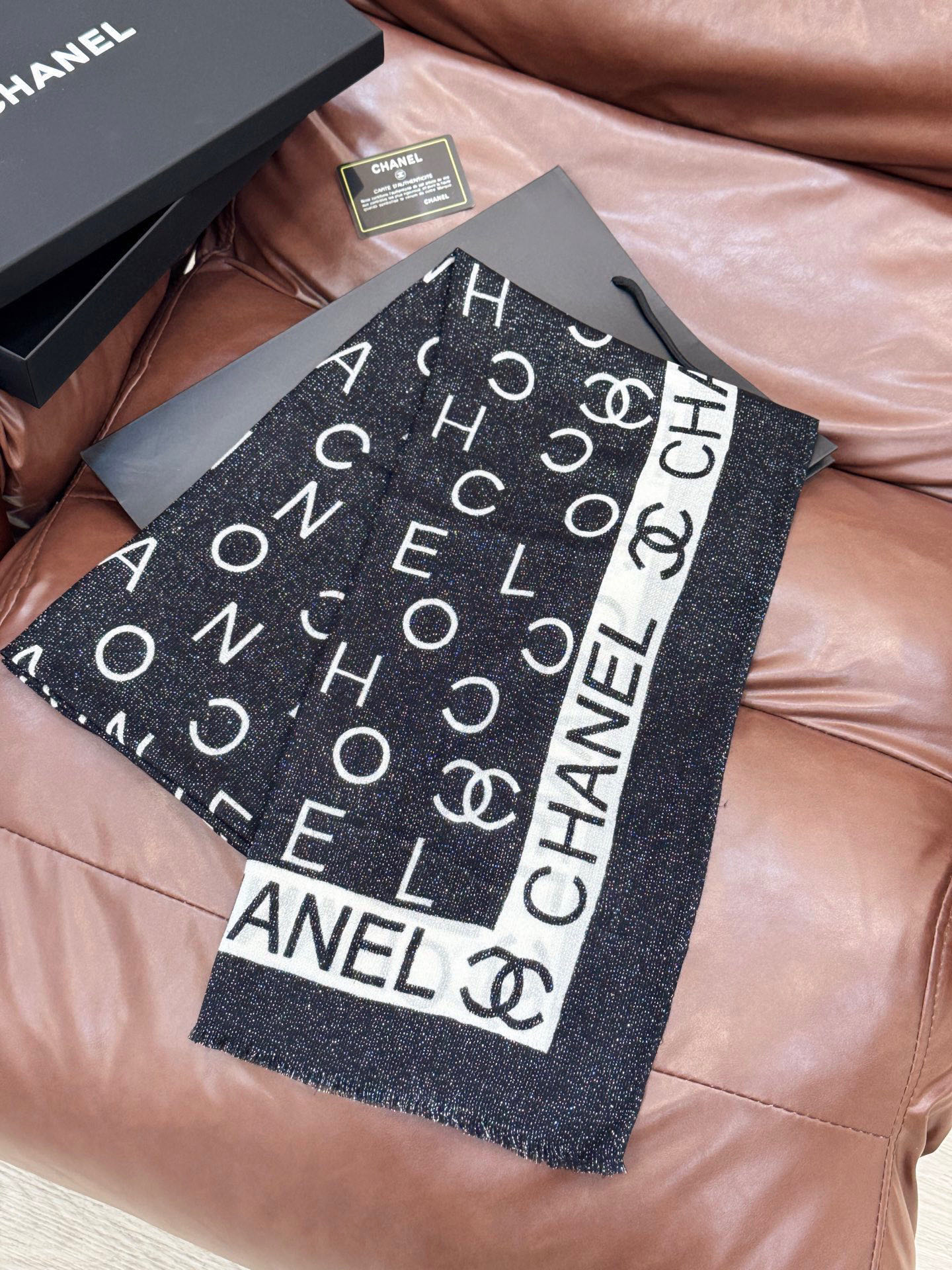 上新🌟 会发光发亮的围巾 💄💋新款客供银线💖羊绒面料长巾 😘美翻了[流泪]【银线双C图案】御用殿堂级极‼