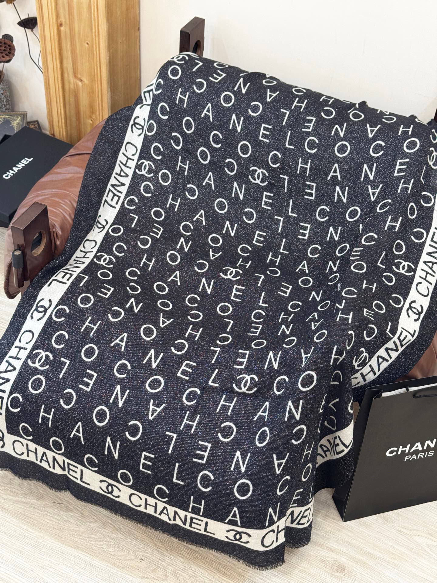 上新🌟 会发光发亮的围巾 💄💋新款客供银线💖羊绒面料长巾 😘美翻了[流泪]【银线双C图案】御用殿堂级极‼