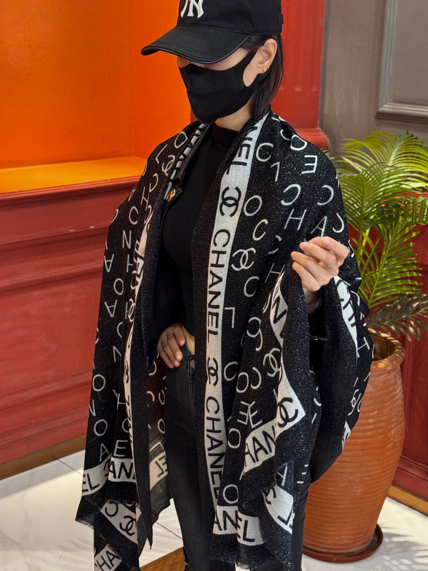 上新🌟 会发光发亮的围巾 💄💋新款客供银线💖羊绒面料长巾 😘美翻了[流泪]【银线双C图案】御用殿堂级极‼