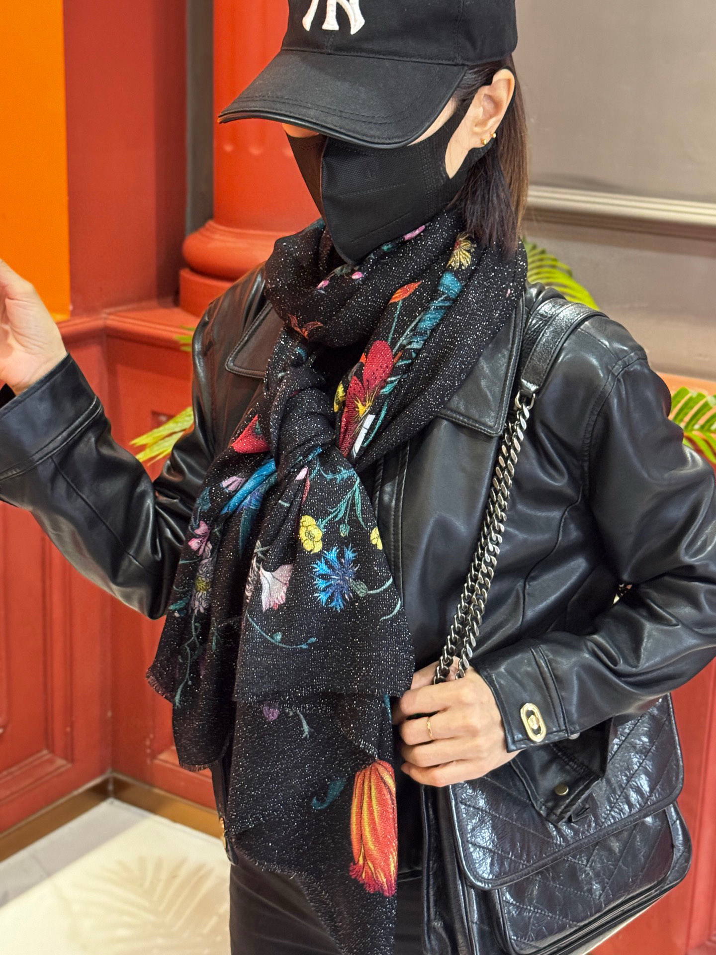 会发光发亮的围巾羊绒新款 🆕🆕🌈💫速度‼️下手一定要快‼️G家新款【花卉长巾】，高端 大爱 货极少 现在