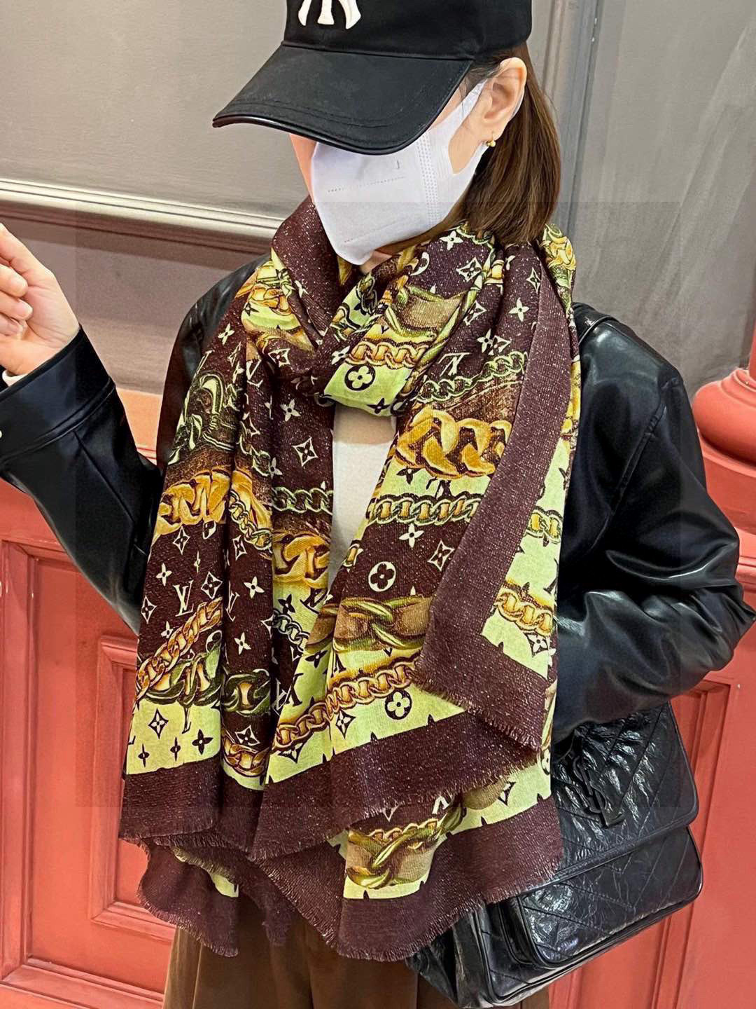 会发光发亮的围巾真心赞‼️驴家【L链条花纹银丝长巾】银丝印花羊绒长巾，🌹新款方巾来撷Nouficel 胶