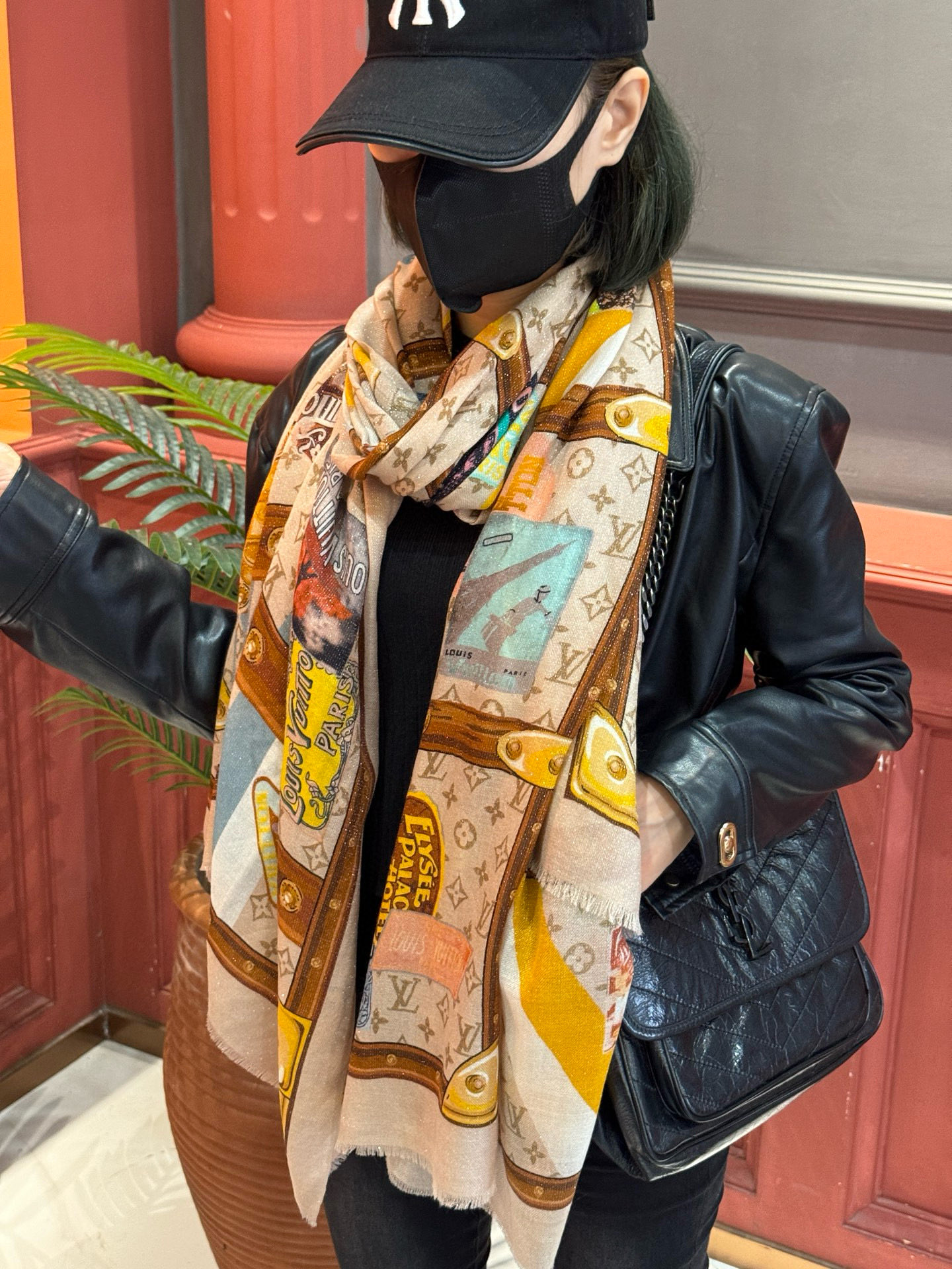 会发光发亮的围巾真心赞‼️驴家【L链条箱包花纹银丝长巾】银丝印花羊绒长巾，2025新款银丝长巾来撷Nou