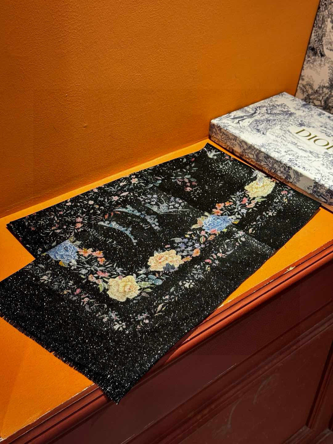 ✨✨【金银丝款】Dior专柜款～就是告诉大家这款必须收～上新🆕❤️ 新款长羊绒😍专柜同步🌈✨这个size