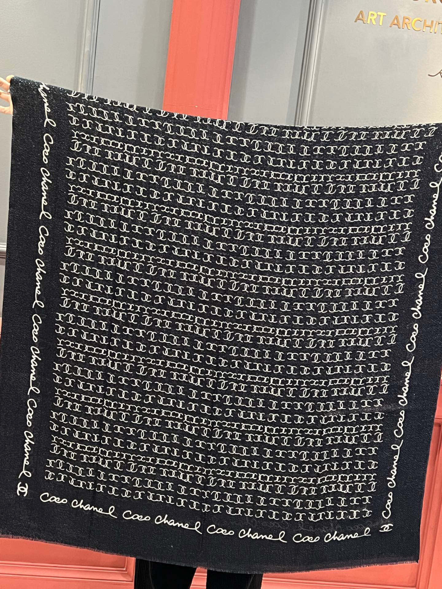 上新🌟 会发光发亮的围巾 💄💋新款客供银线💖羊绒面料长巾 😘美翻了[流泪]【手绘LOGO银线长巾】御用殿